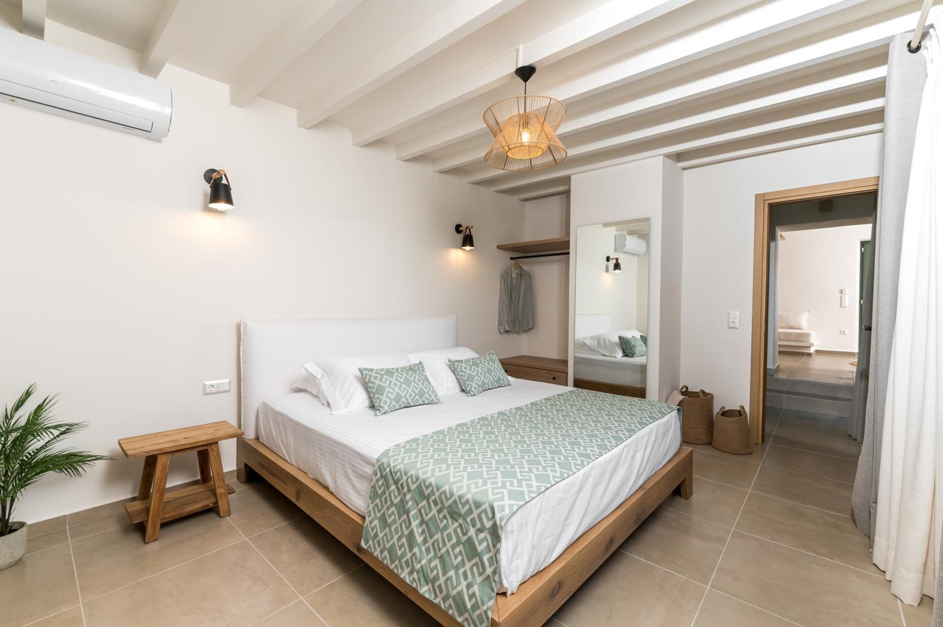 Amvikas suites-Sitia, by Comfortbnb