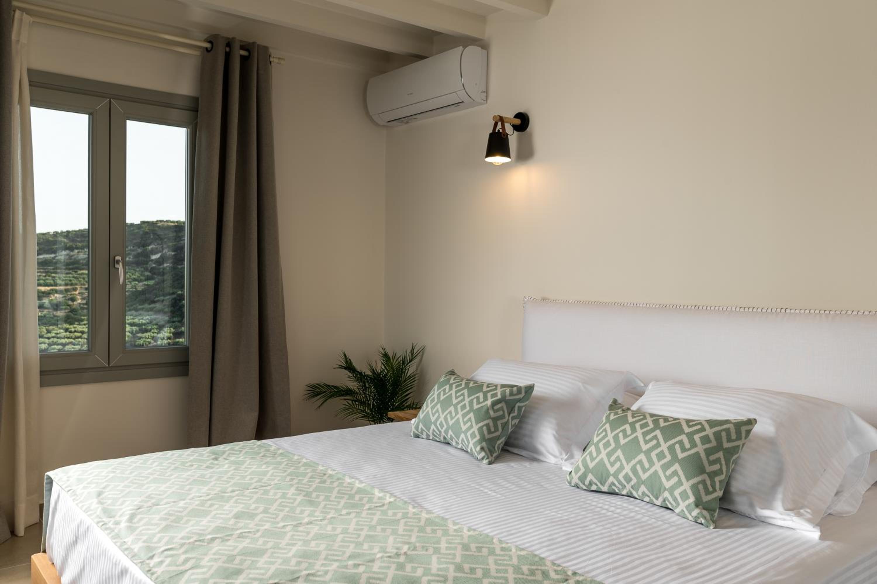 Amvikas suites-Sitia, by Comfortbnb