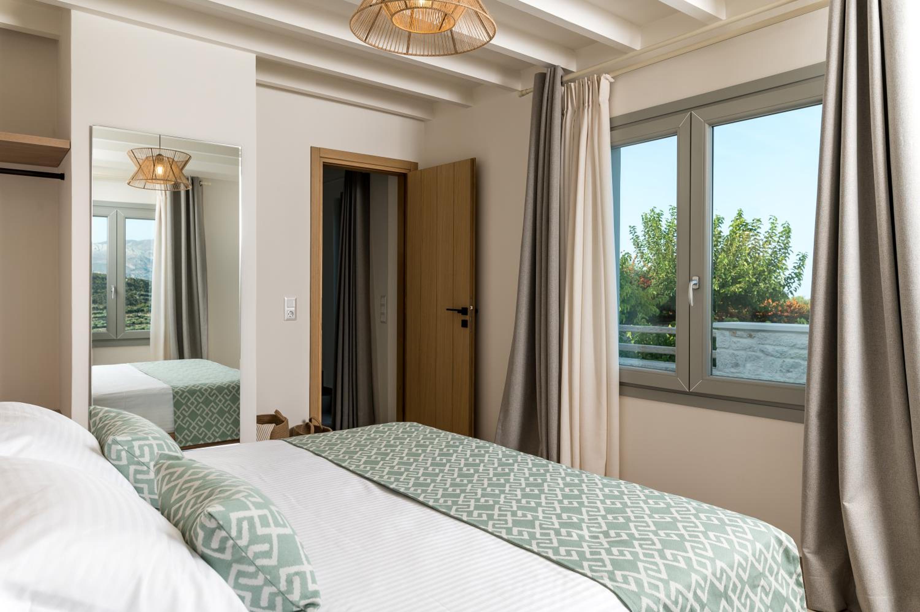 Amvikas suites-Sitia, by Comfortbnb