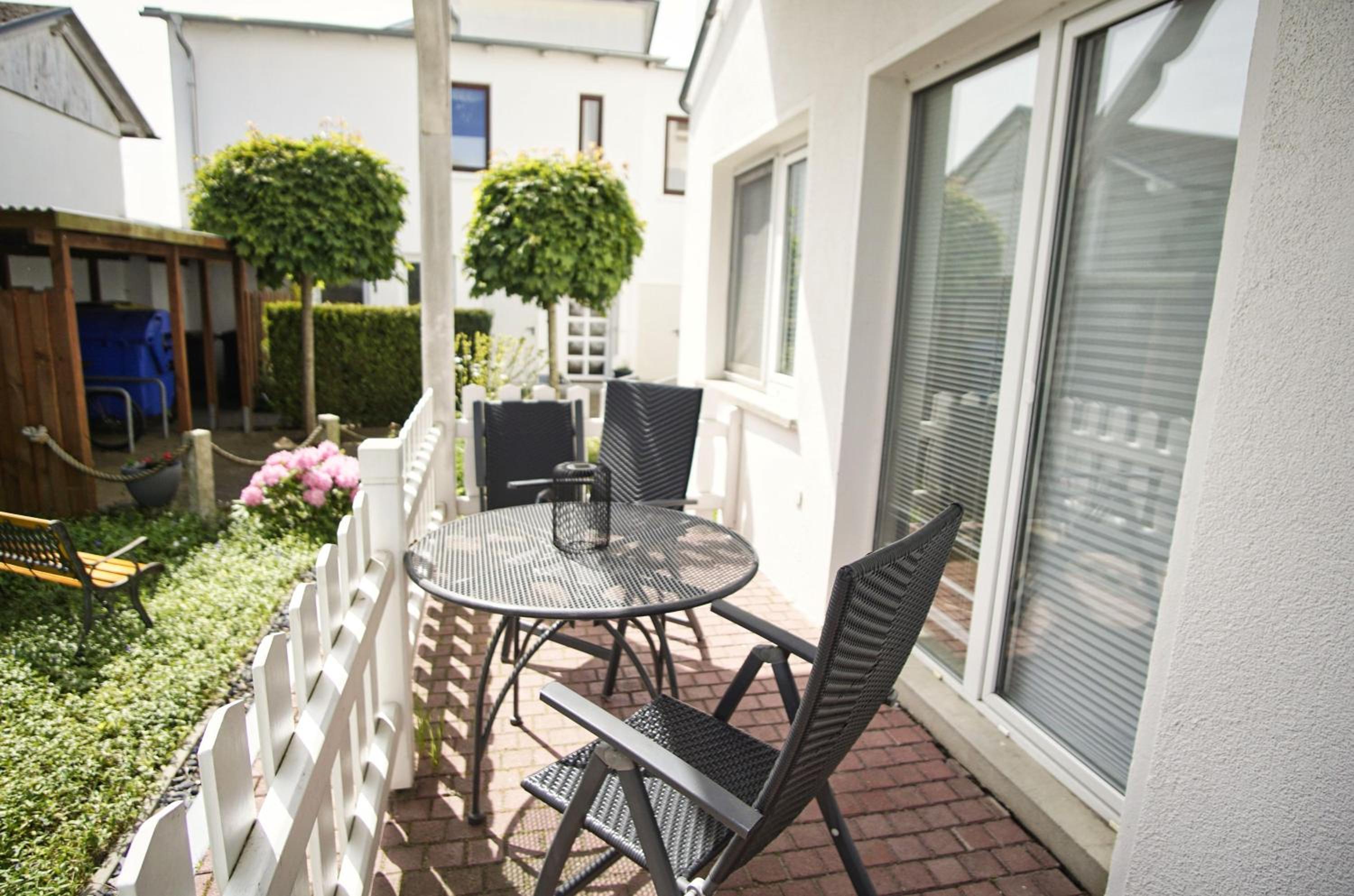 ruhige Lage mit Terrasse, gratis Nutzung vom AHOI Erlebnisbad und Sauna in Sellin - Villa Käthe FeWo 03