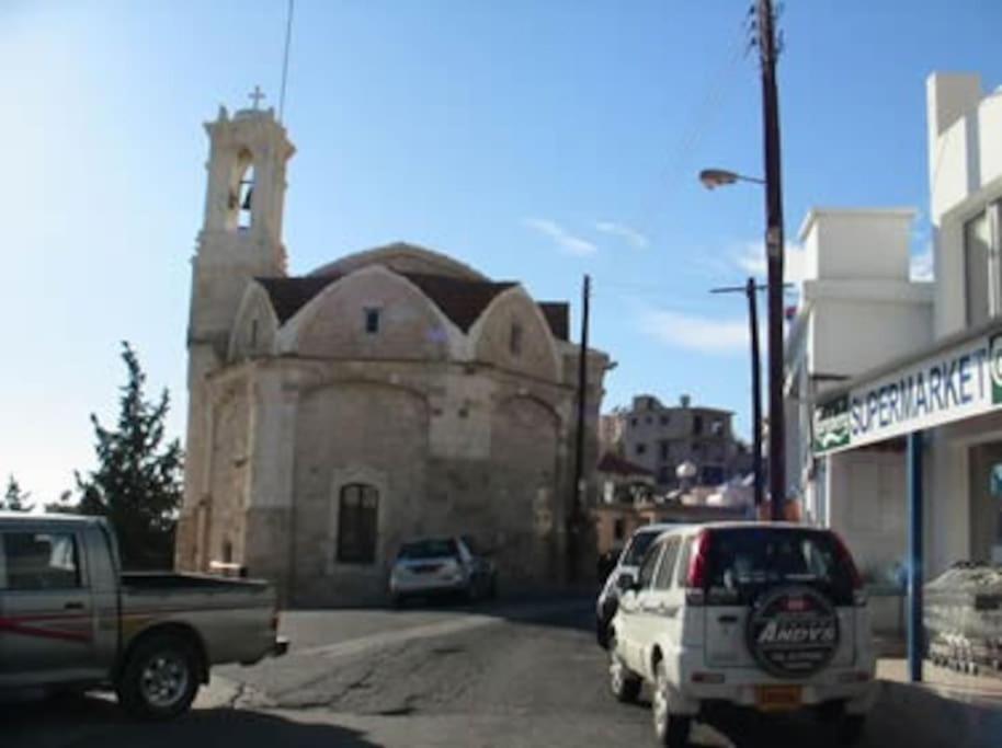 Spacious & Modern 2 Bedroom Apartment in Peyia. view 5