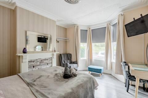 Highfields House - Free Wifi - Free Local Parking view 2