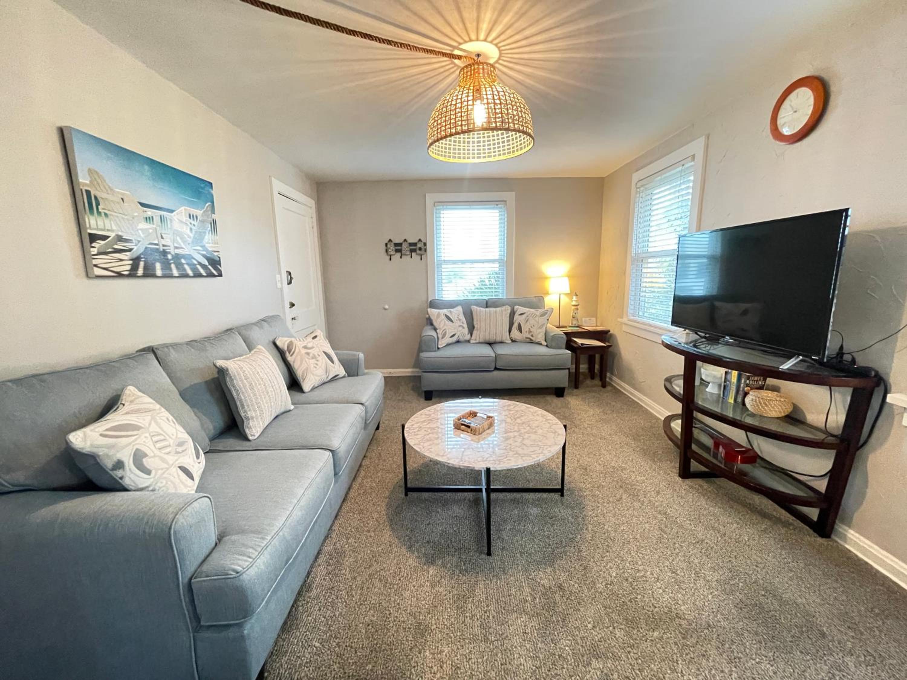 Seas the Day - 4 blocks to the beach, restaurant, and bar district - great deck and outdoor space!! view 5