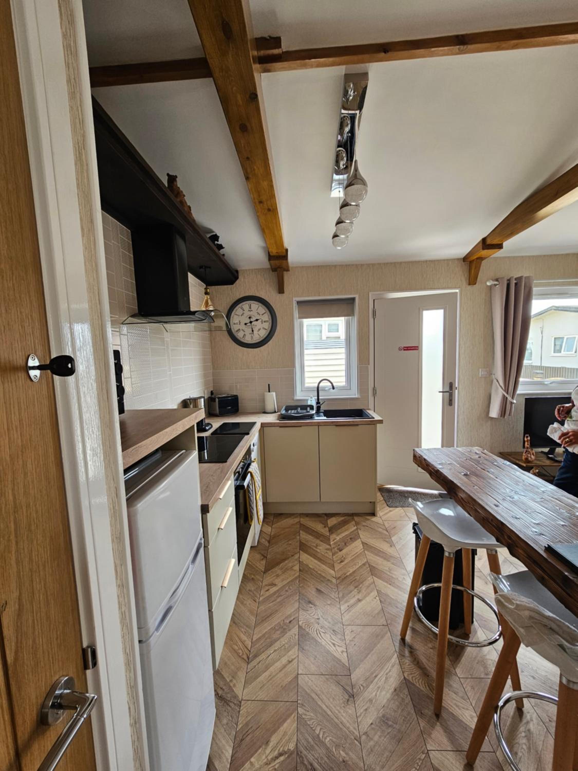1 Bed Cabin - Sleeps 2 - Pets - 2 Min To Beach view 5