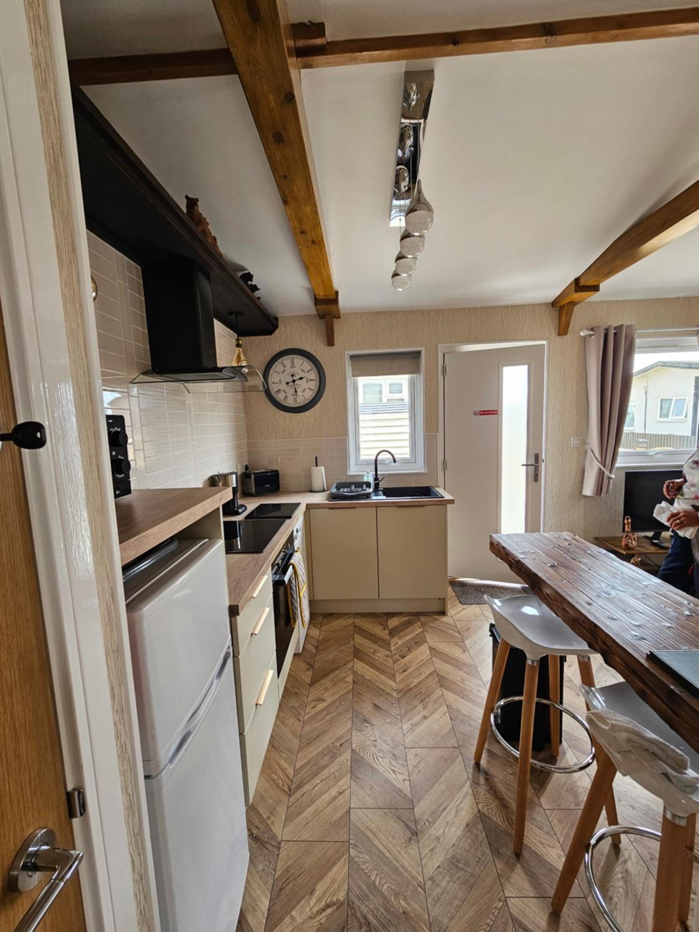 1 Bed Cabin - Sleeps 2 - Pets - 2 Min To Beach view 4