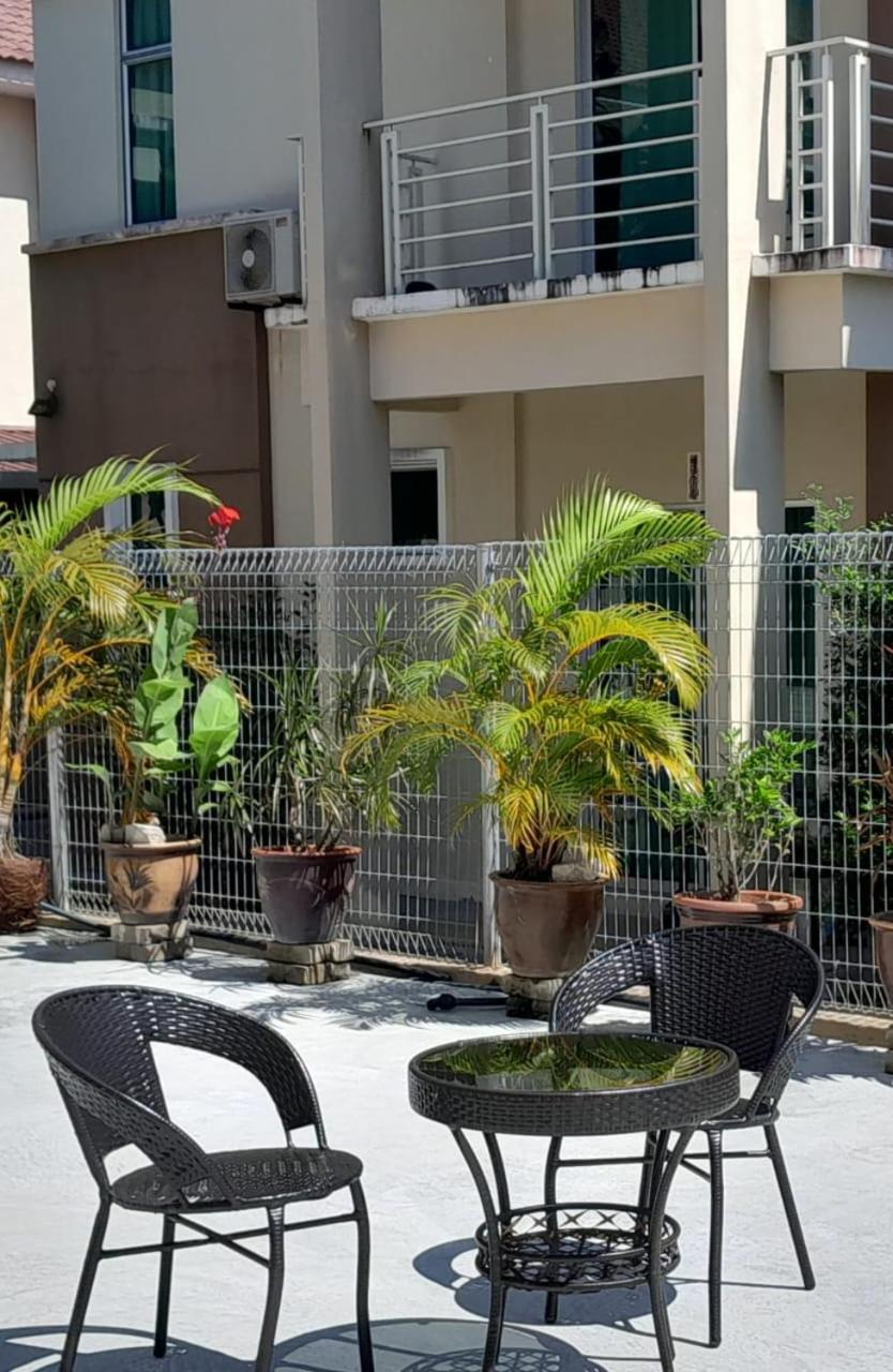 IMPIAN STAY #2 Semi Bungalow House view 2