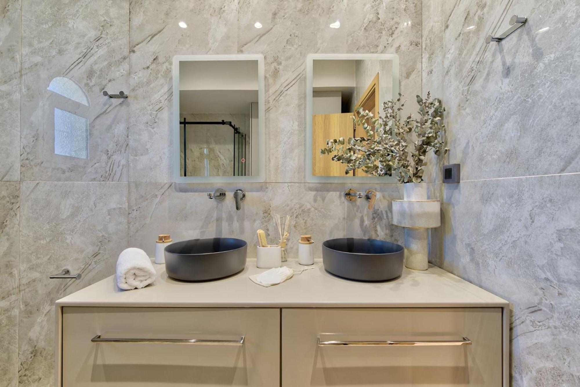 Diogia Luxury Apartment- Comfort & Elegance, by ZanteWize view 2