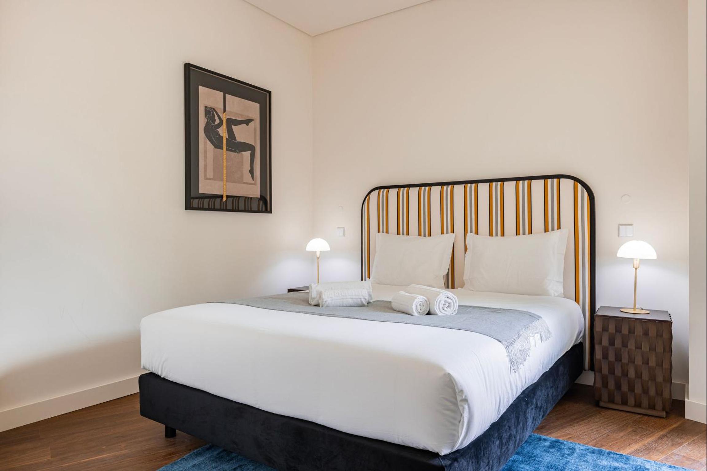 Upscale Apartment in City Center by LovelyStay view 5