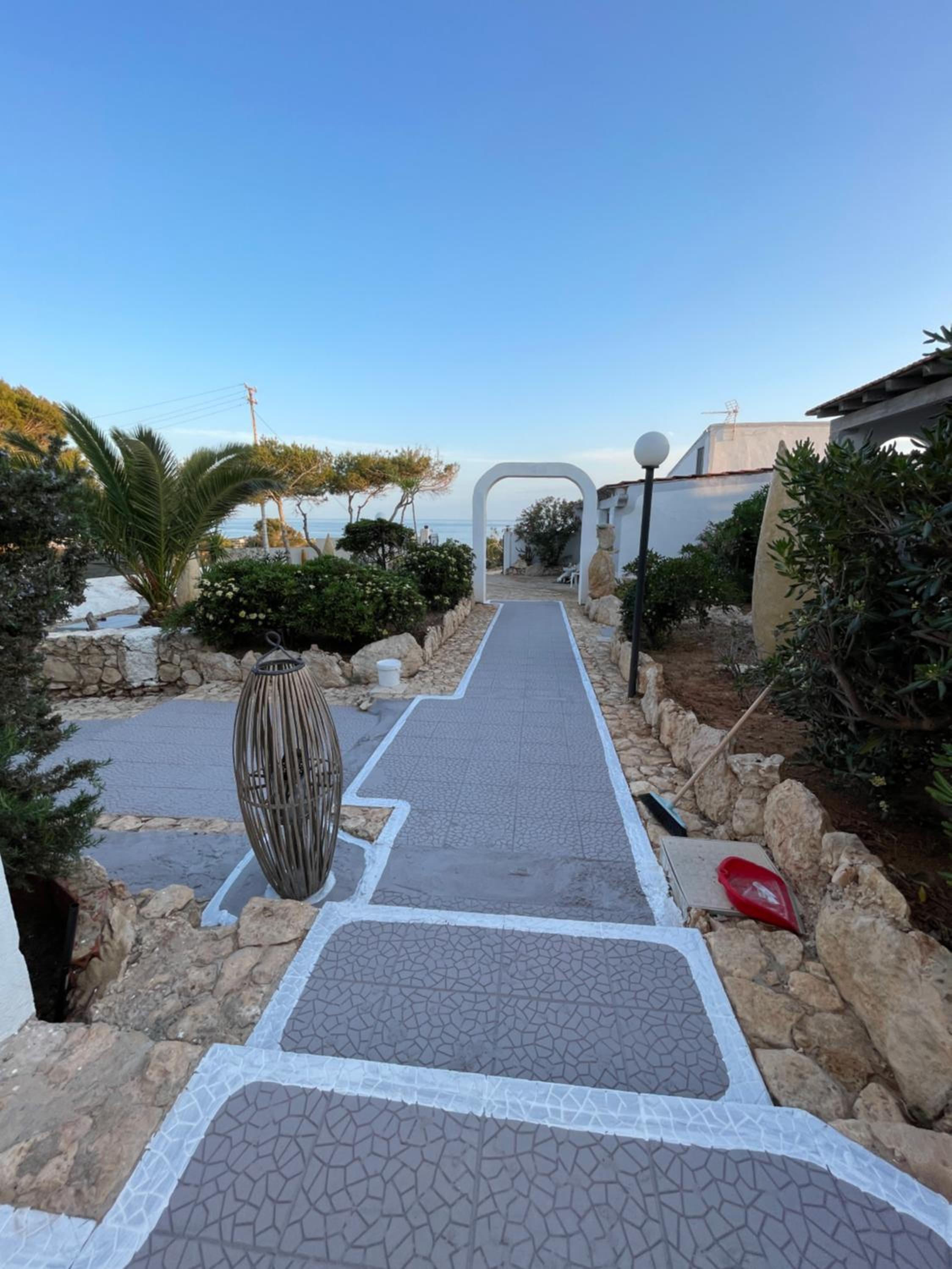 B H Lampedusa
