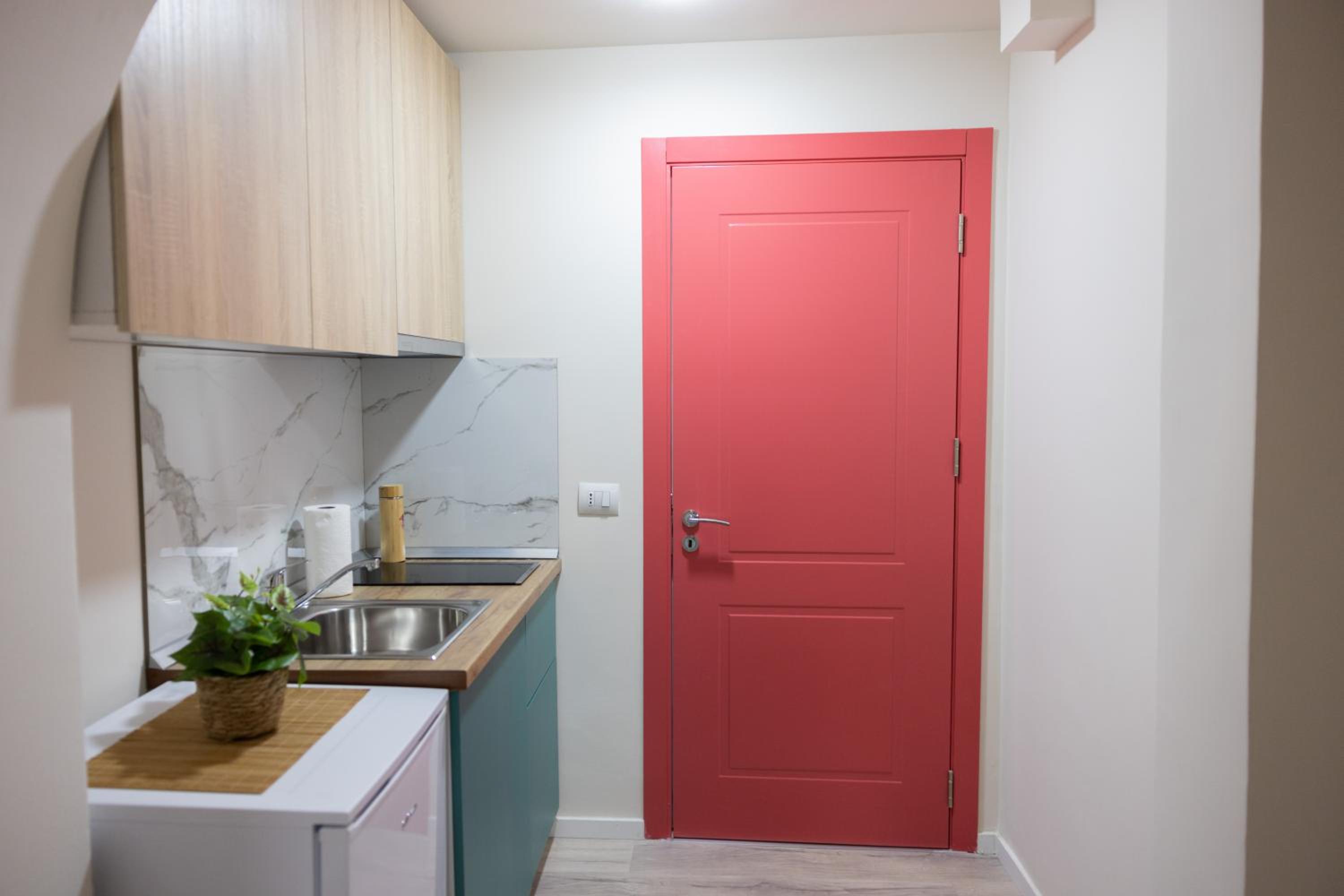 Three doors apartments, Strawberry Studio