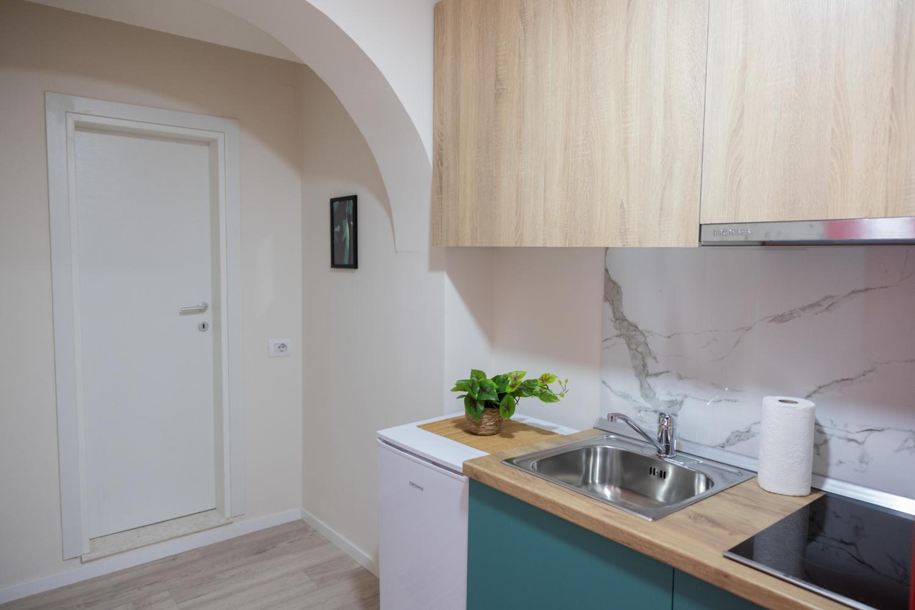 Three doors apartments, Strawberry Studio