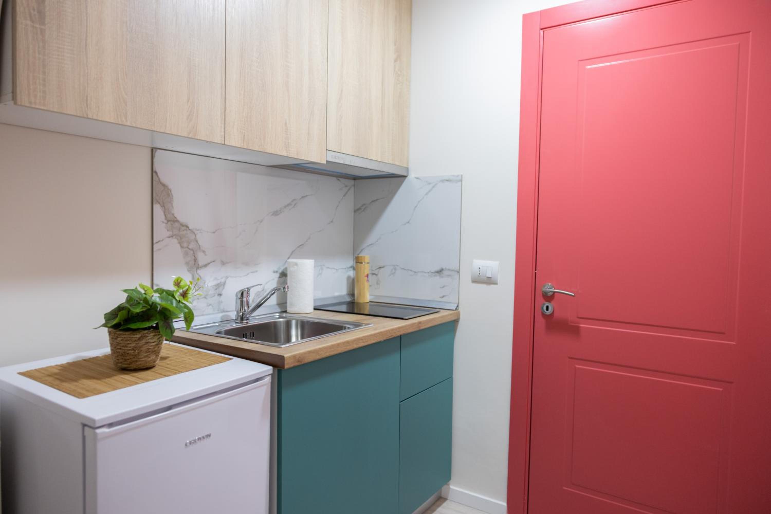 Three doors apartments, Strawberry Studio