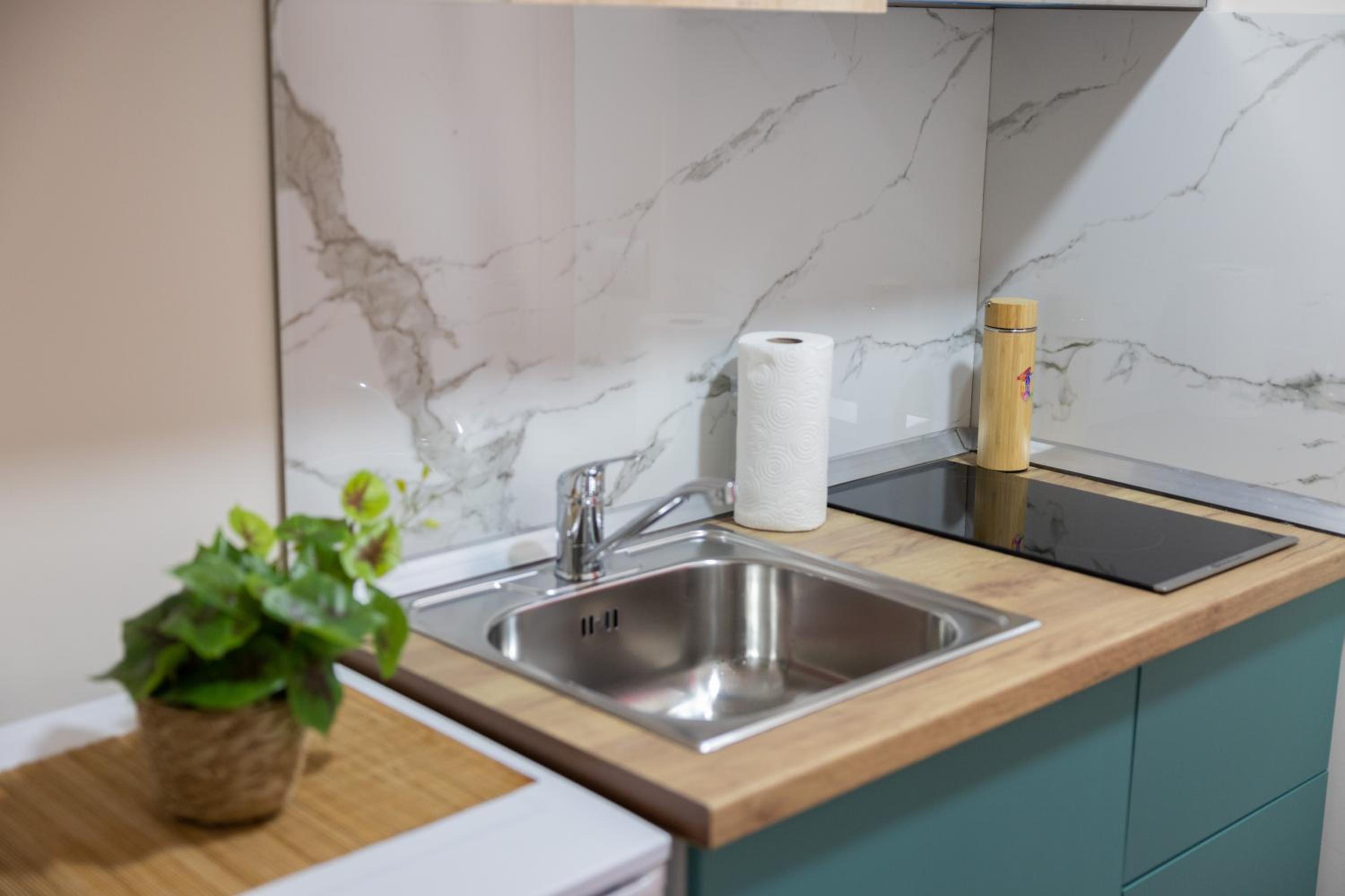 Three doors apartments, Strawberry Studio