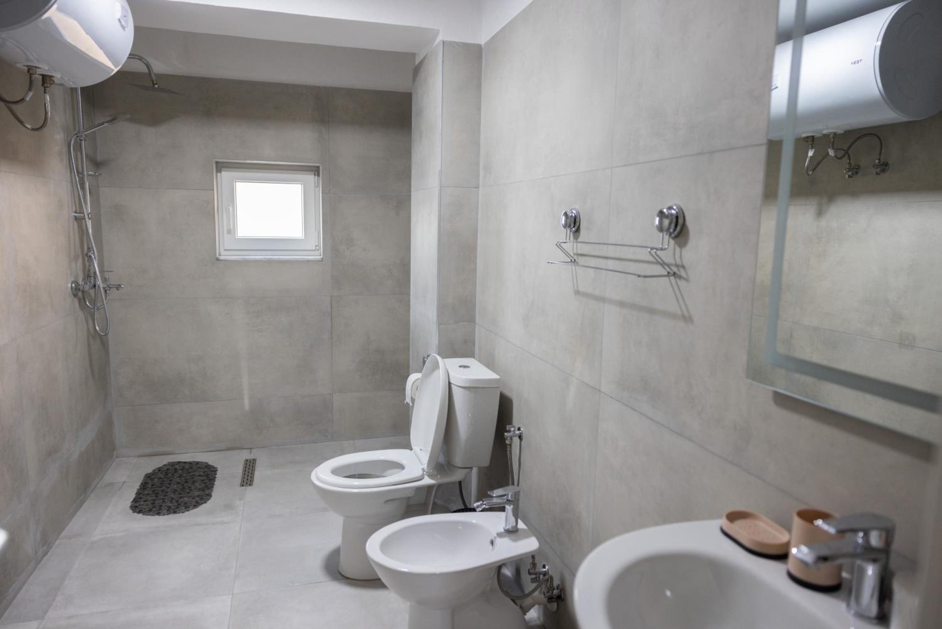 Three doors apartments, Strawberry Studio