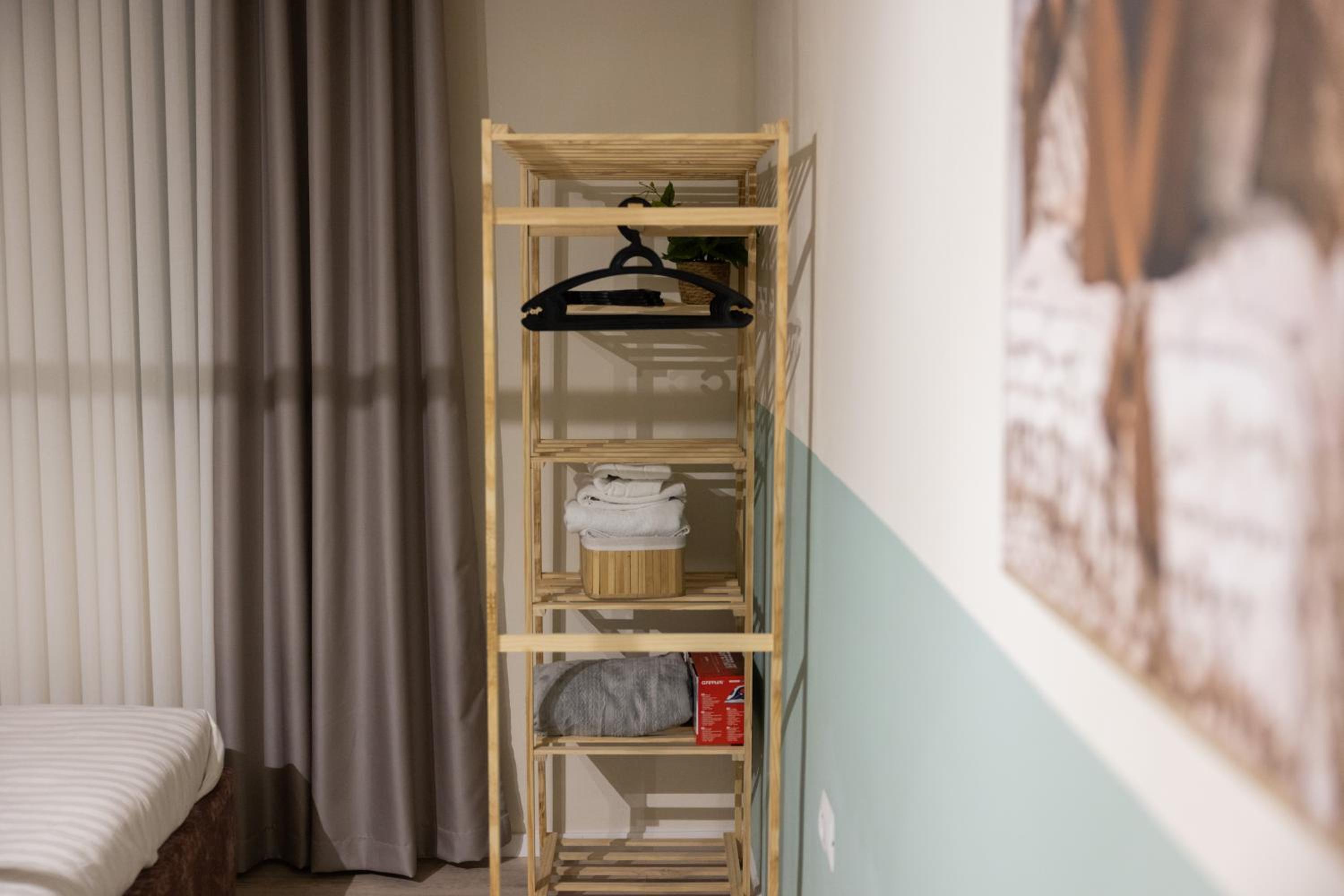 Three doors apartments, Strawberry Studio