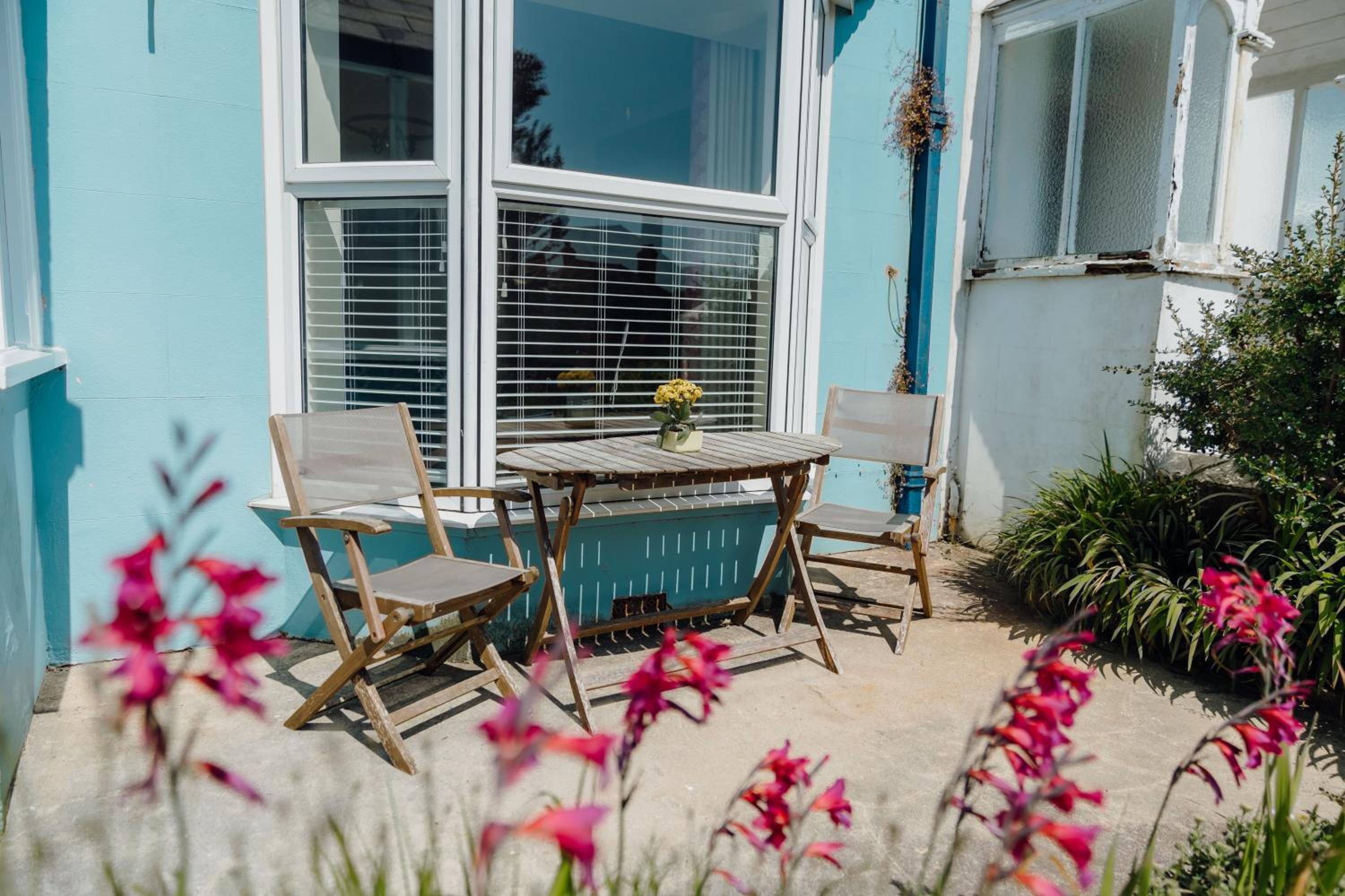 No4 Queens Parade close to Tenby South Beach view 3