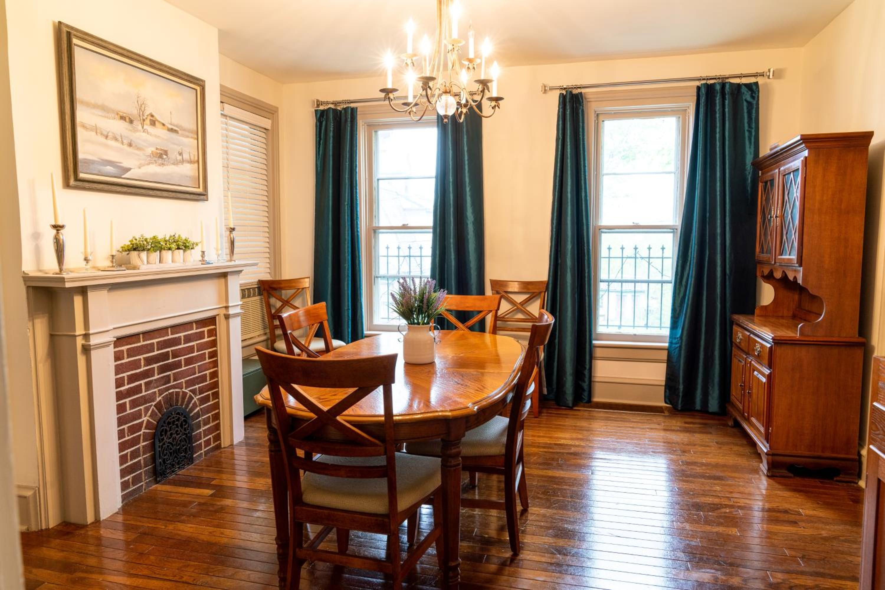 CHARMING EXECUTIVE VICTORIAN MANSION w/ FREE PARKING - near Bucknell view 3