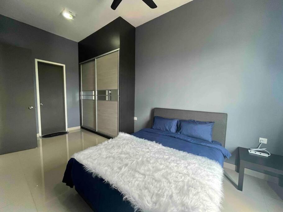 Modern Dpulze Soho fit 4pax,Netflix provided photo 6