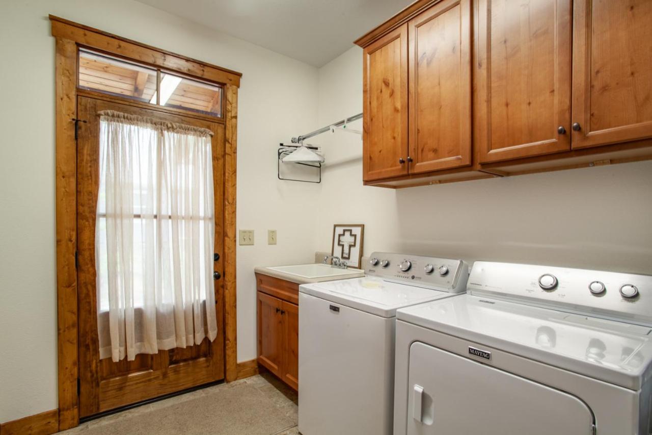 The Peaceful Perch Fireplace Community Amenities
