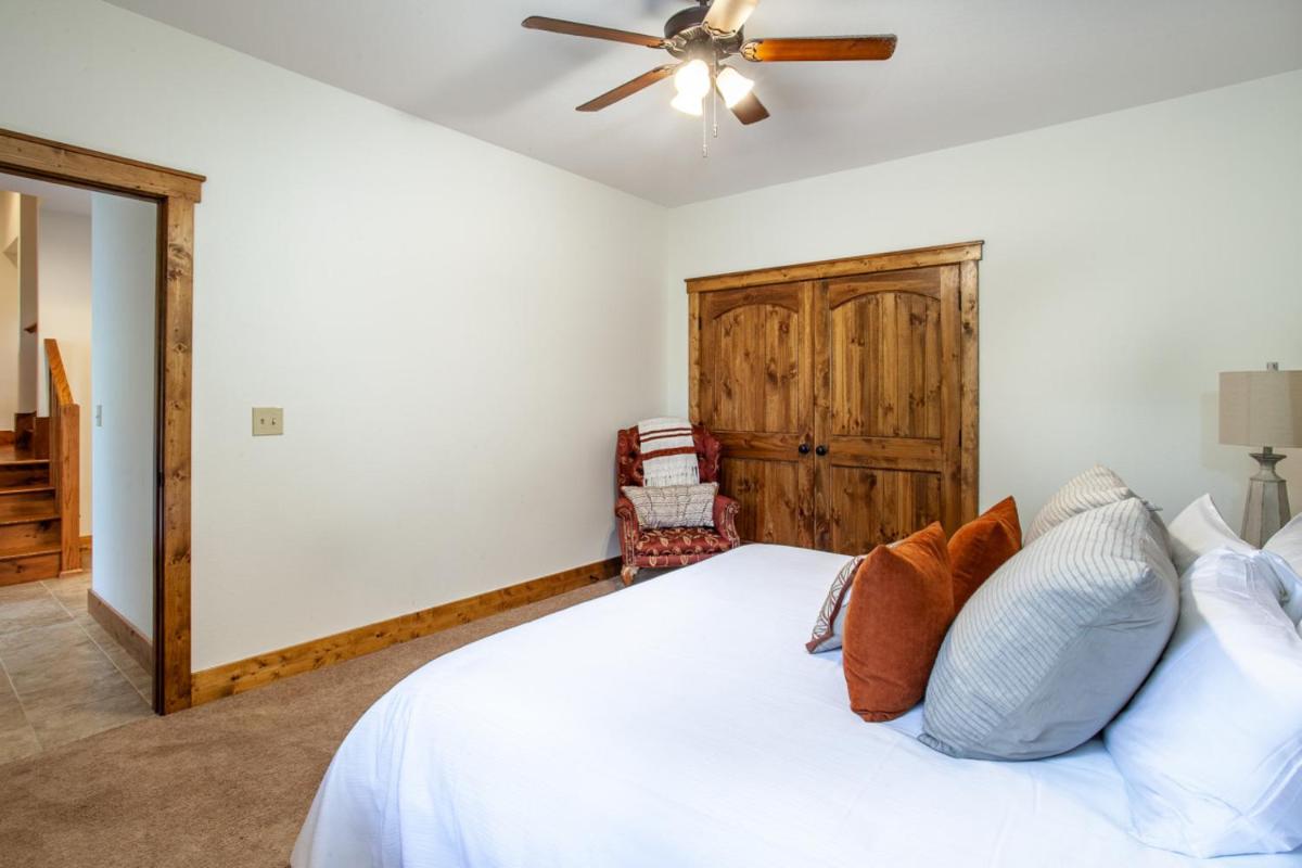 The Peaceful Perch Fireplace Community Amenities