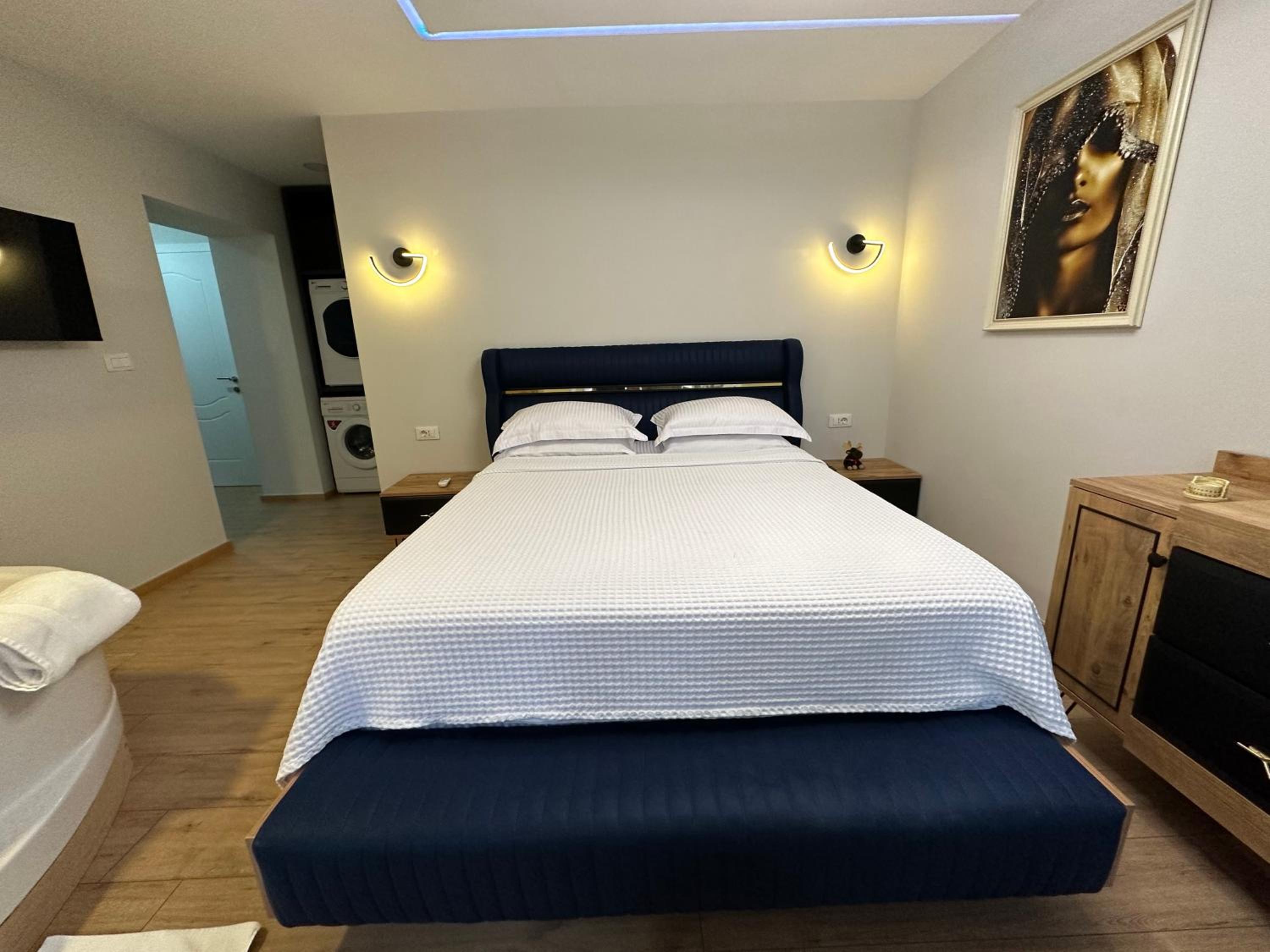 Deluxe Apartment In City Center