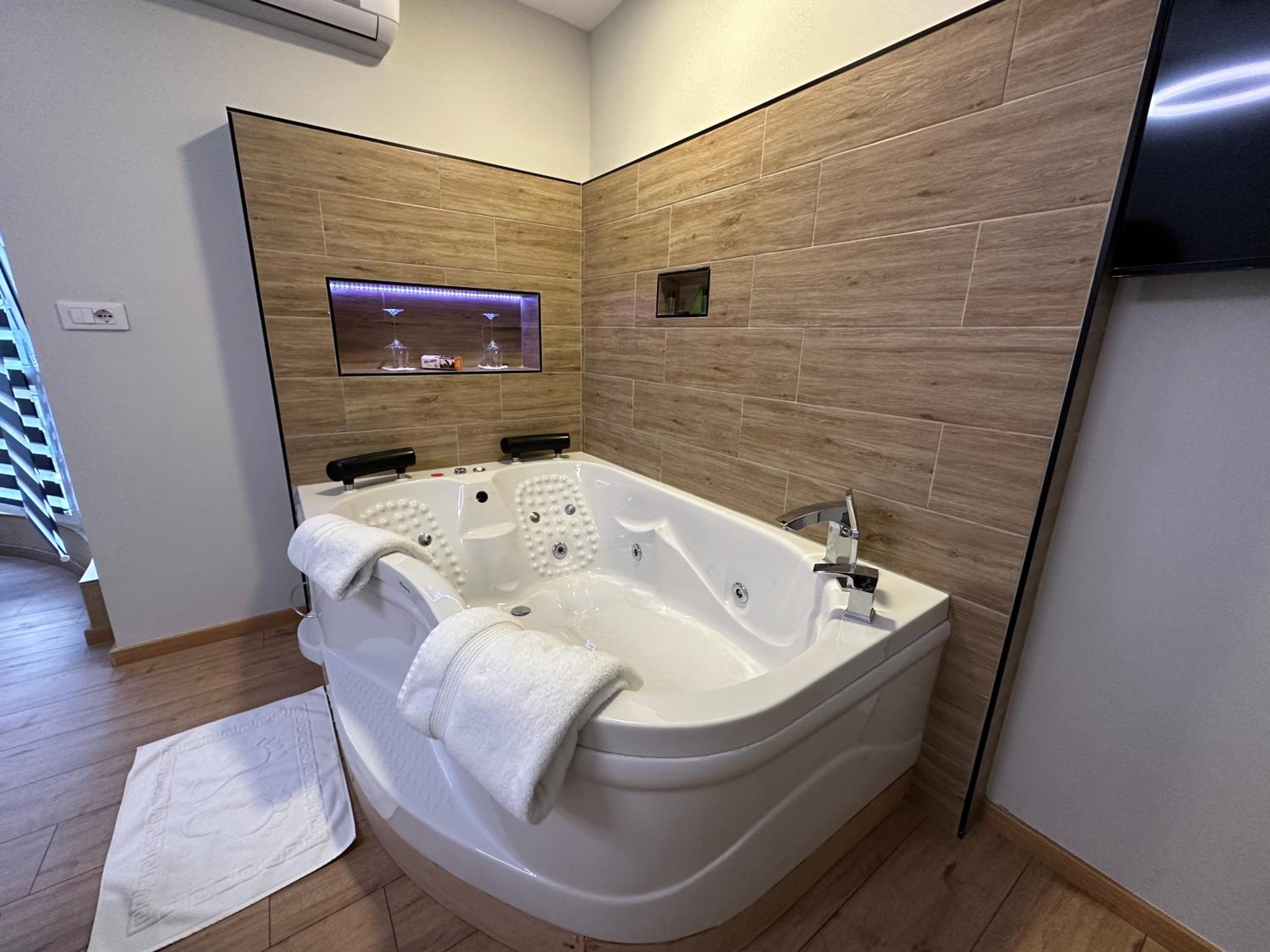 Deluxe Apartment In City Center