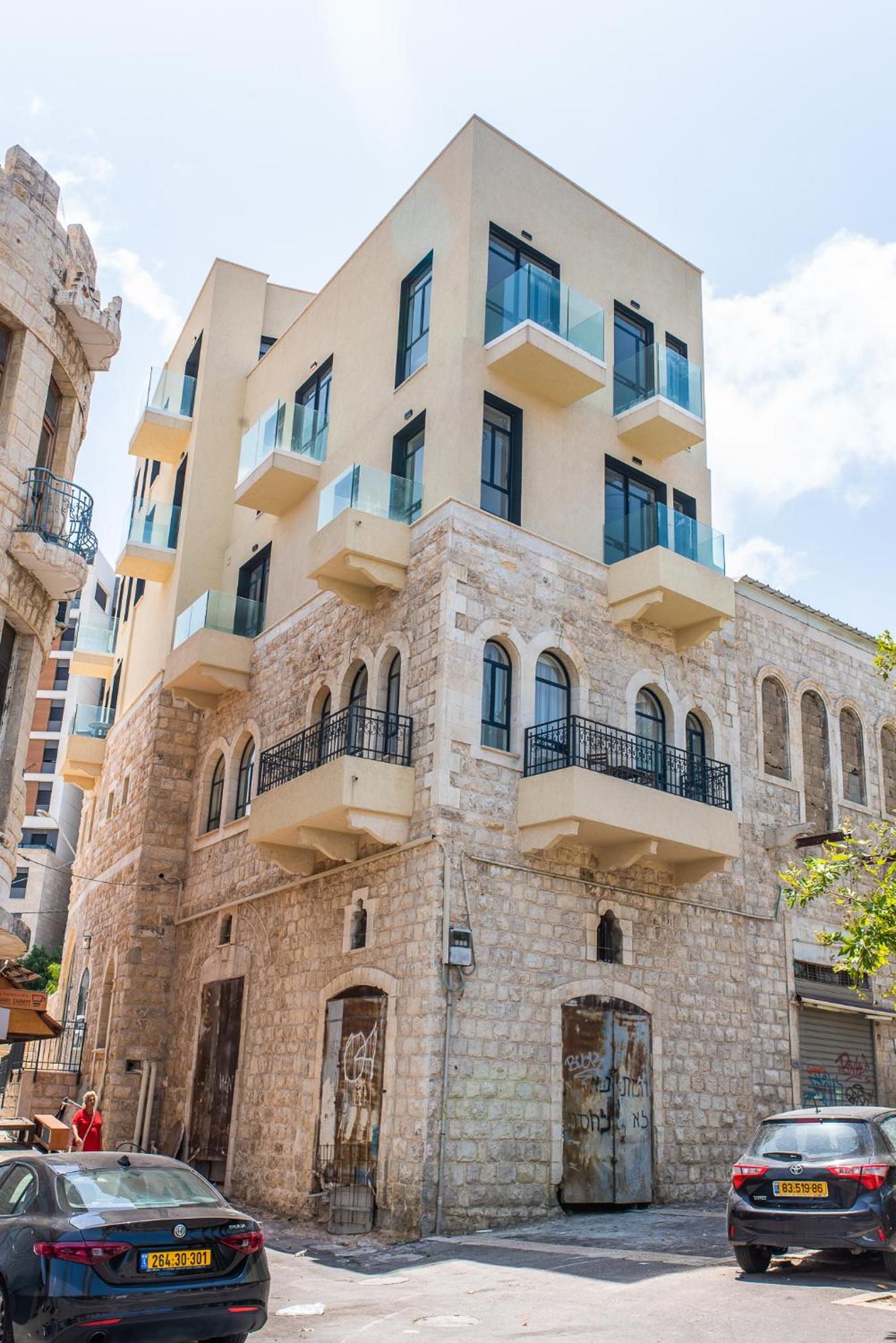 PORT CITY HAIFA - Flea Market Luxury
