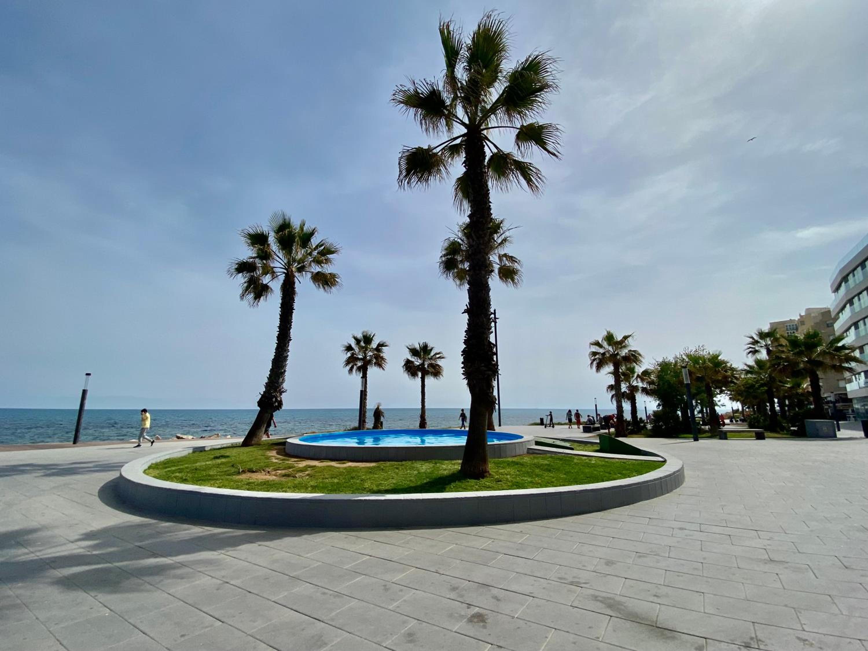 Solarium Escape with private roof terrace and pool access Torrevieja