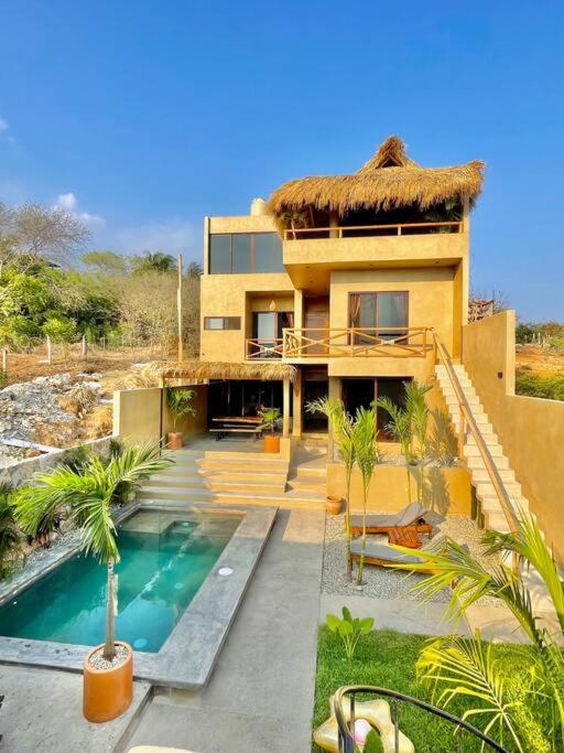 Casa Maloya alberca y vista al mar view 4