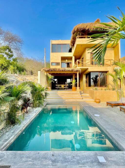 Casa Maloya alberca y vista al mar view 5
