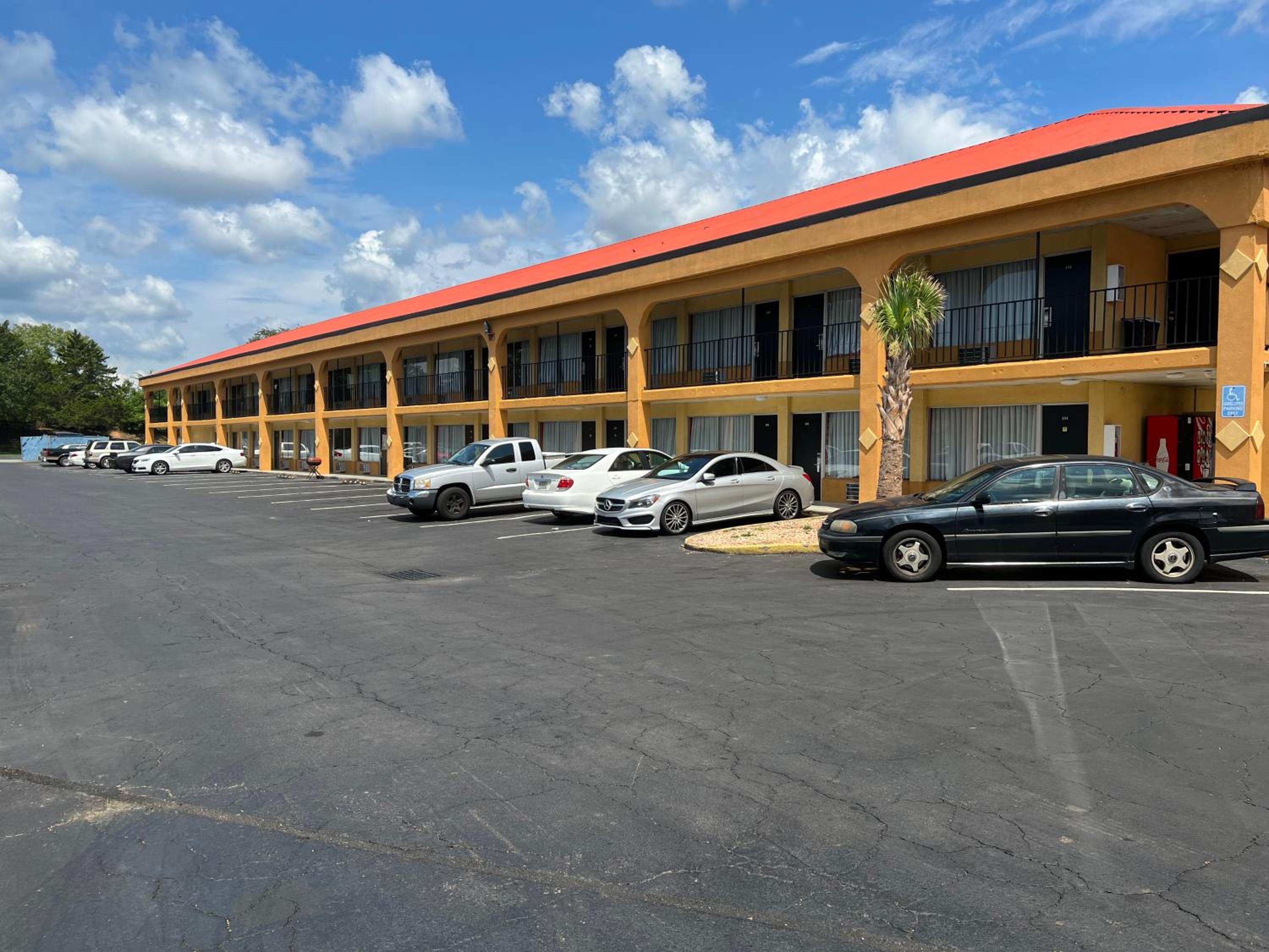 Country Hearth Inn & Suites Cartersville view 4