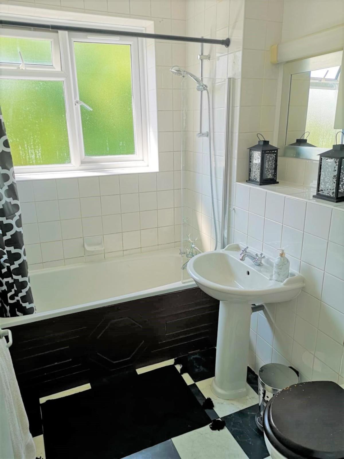 Oriental, 2 Double Bedroom Flat, Royal Greenwich, SE London