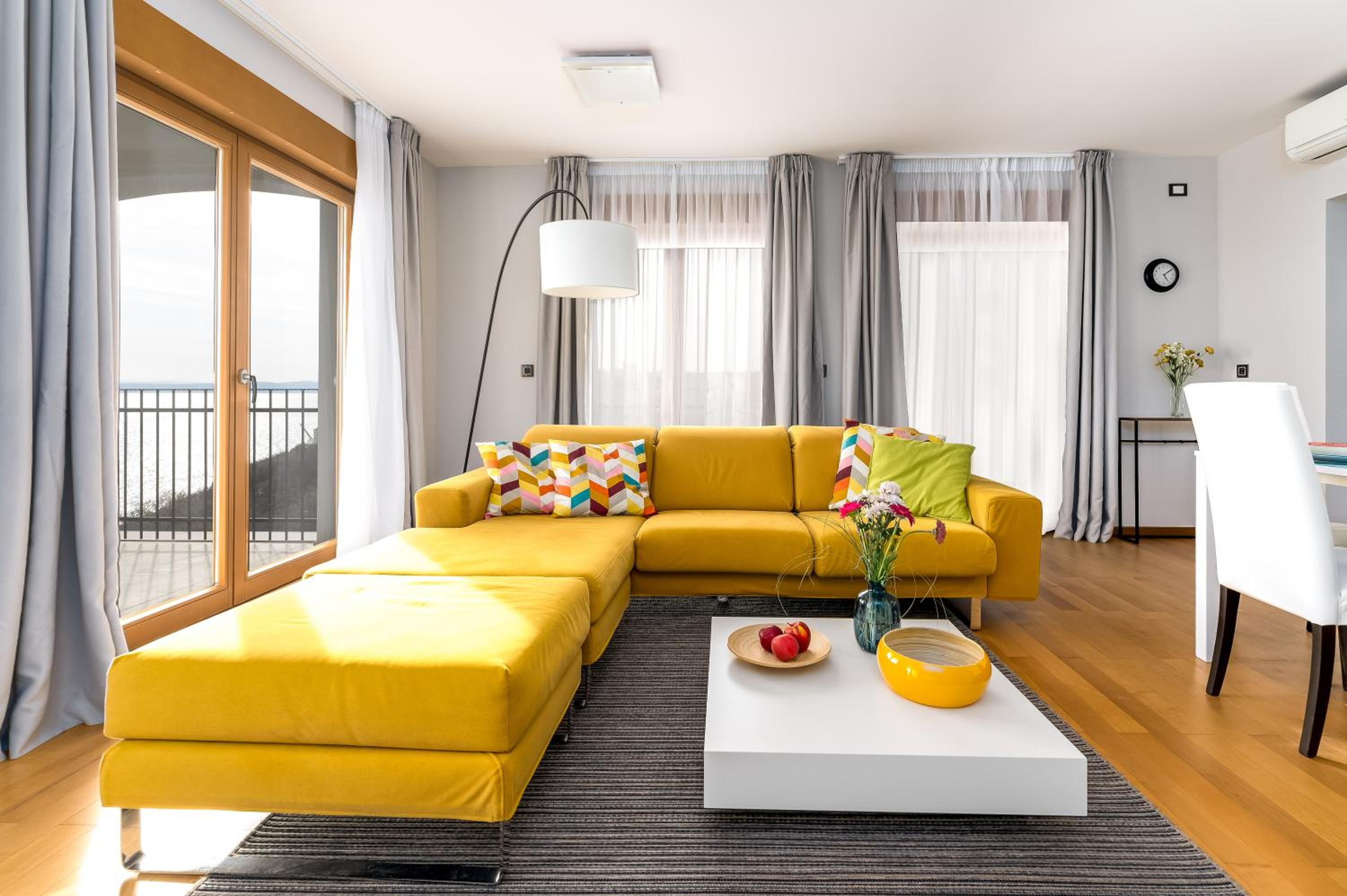 Großzügiges Appartement direkt am Meer mit eigenem Pool - Povile Suites