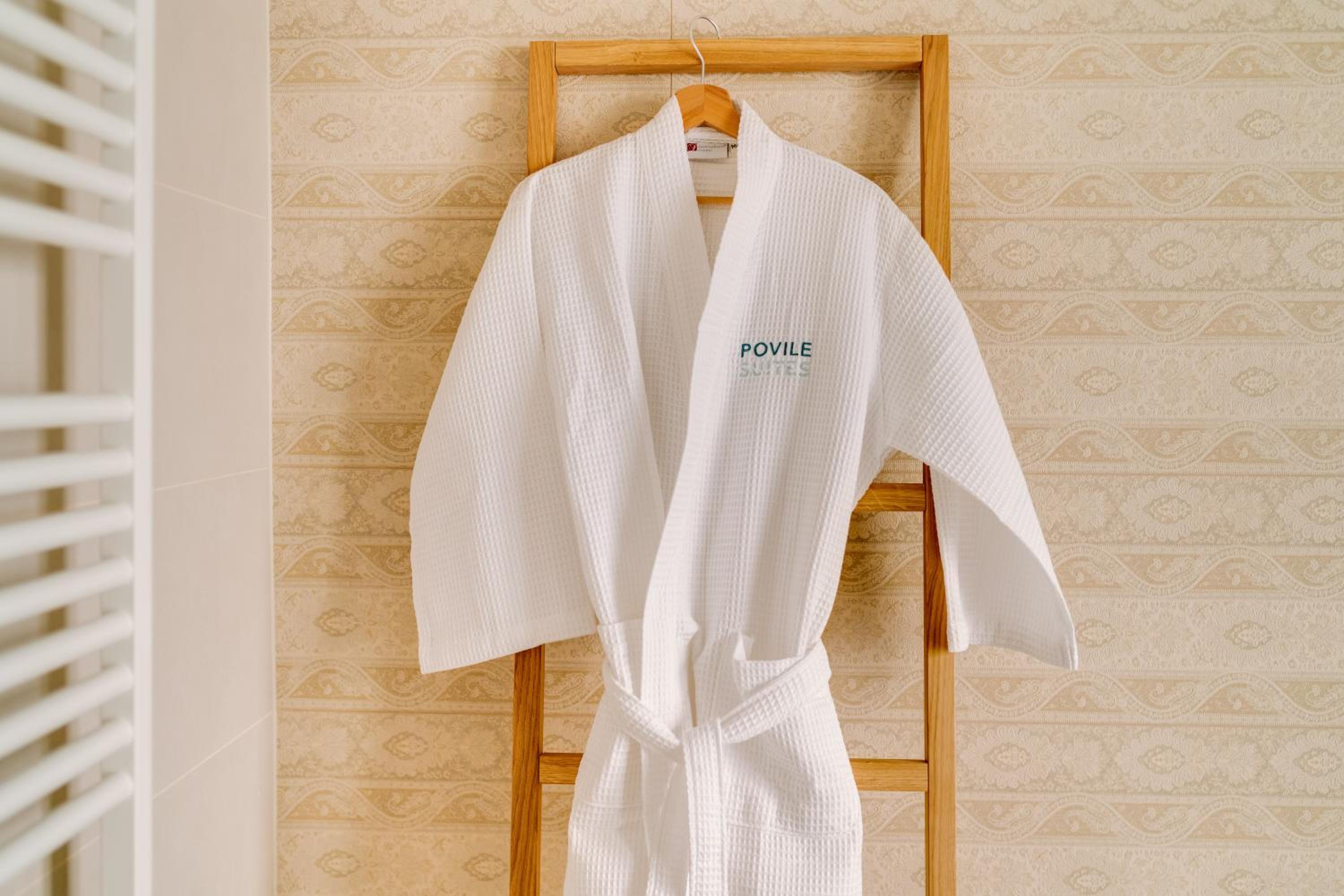 Großzügiges Appartement direkt am Meer mit eigenem Pool - Povile Suites