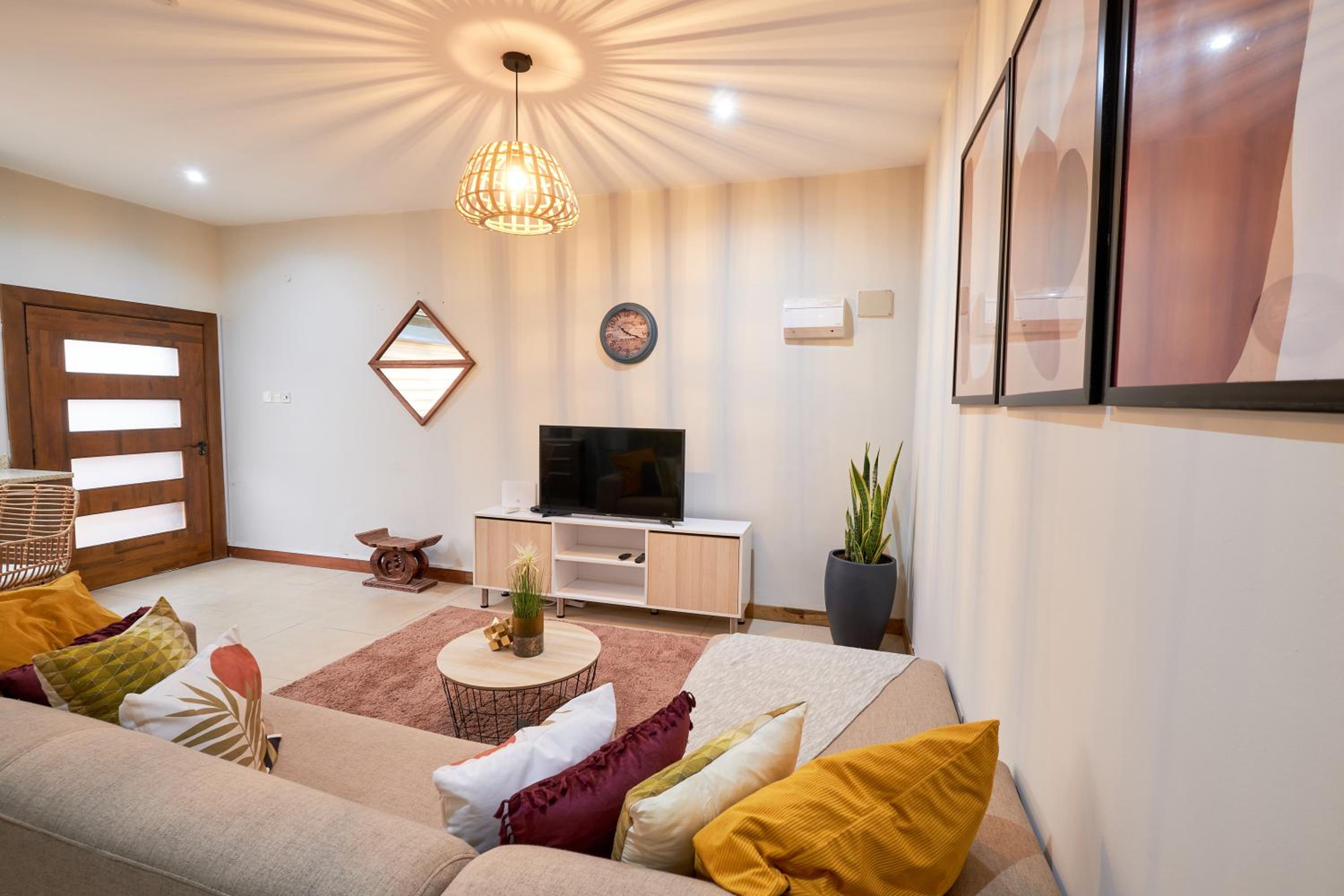 1 bed at Windsor Apartments, Osu view 4