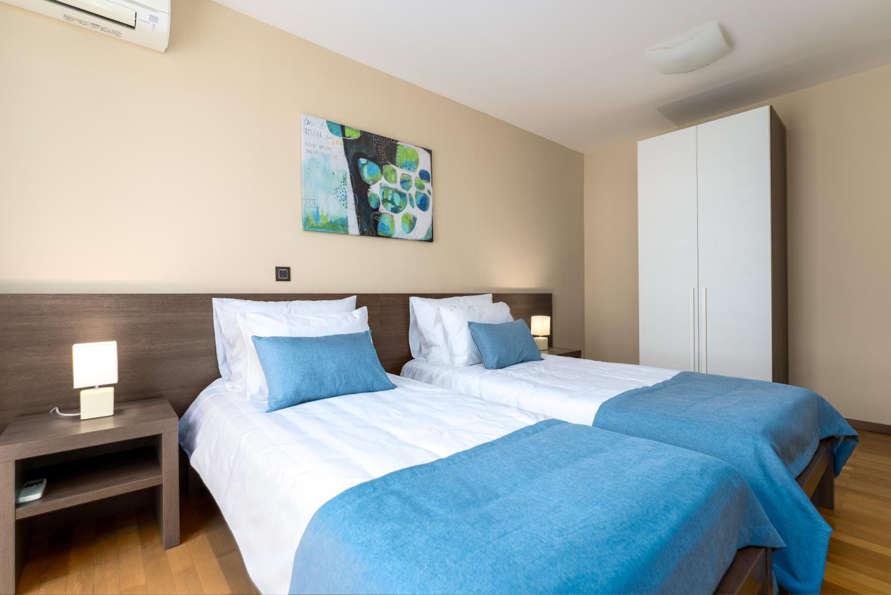 Großzügiges Appartement direkt am Meer mit eigenem Pool - Povile Suites