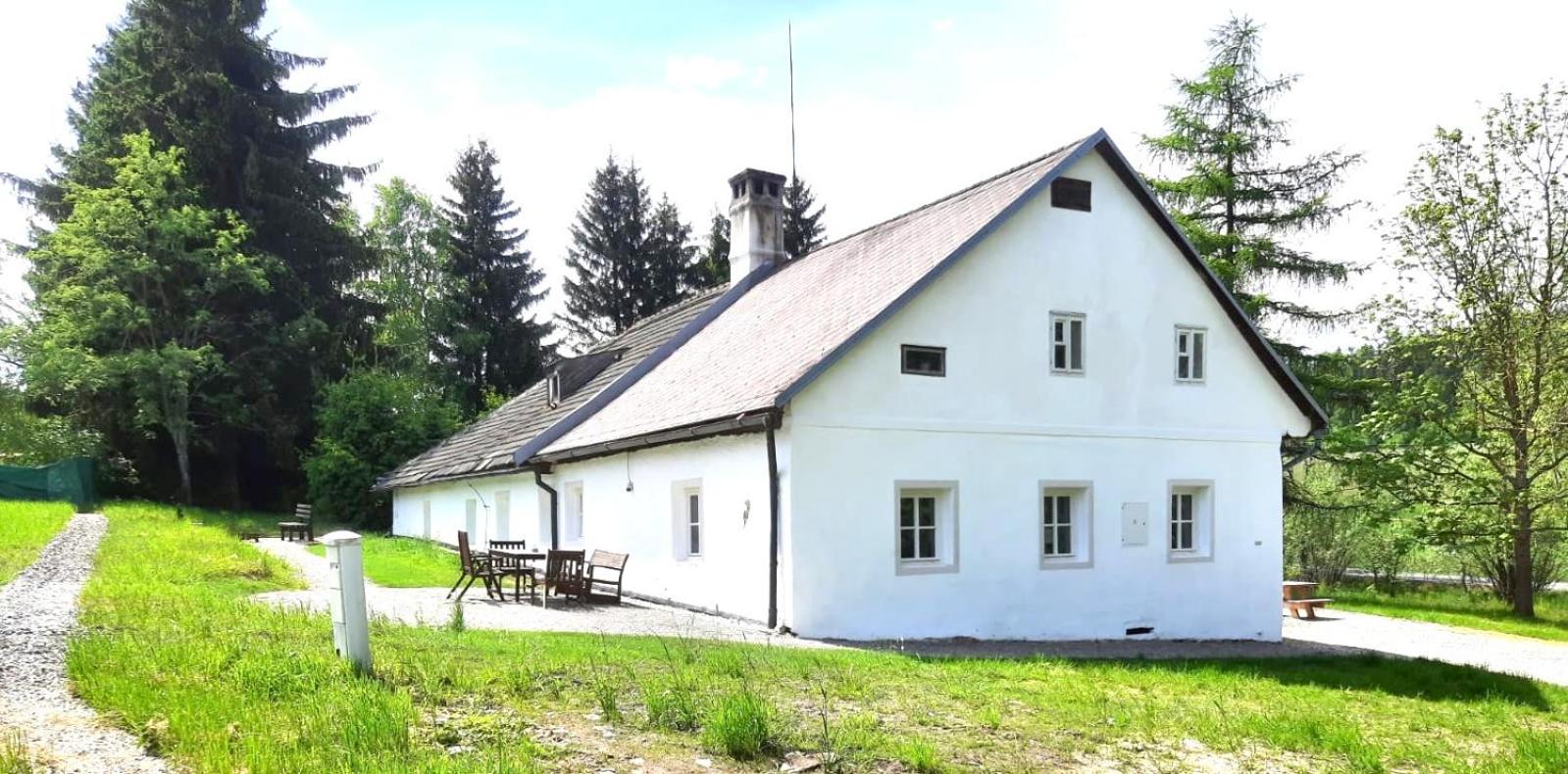 Romantická chalupa s krbem