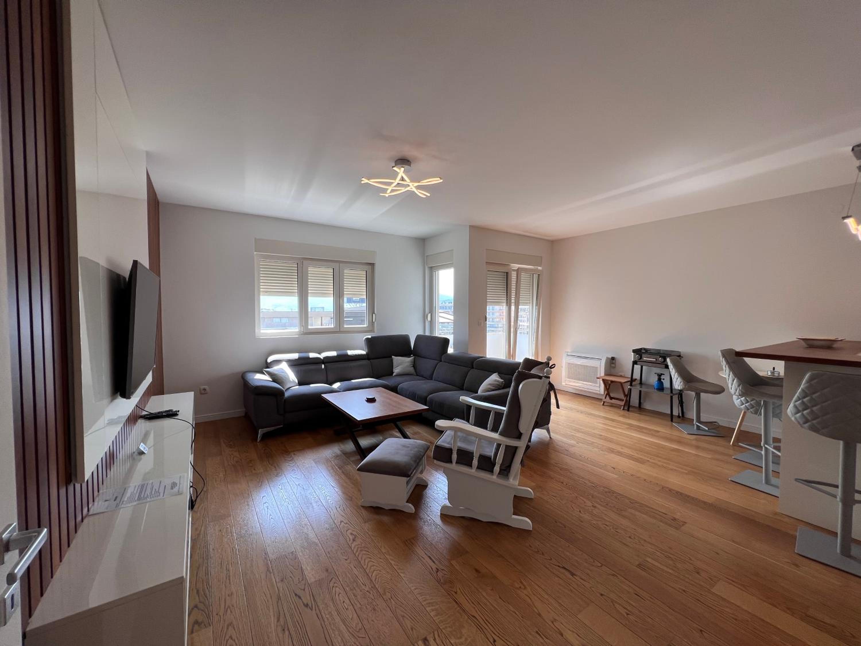White Homes 37 • Central Point view 2