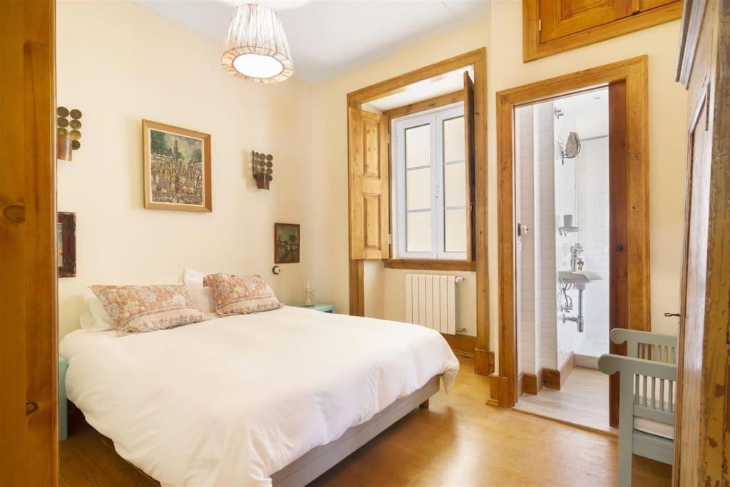 Classy 2BR in Principe Real w/ Heating view 3