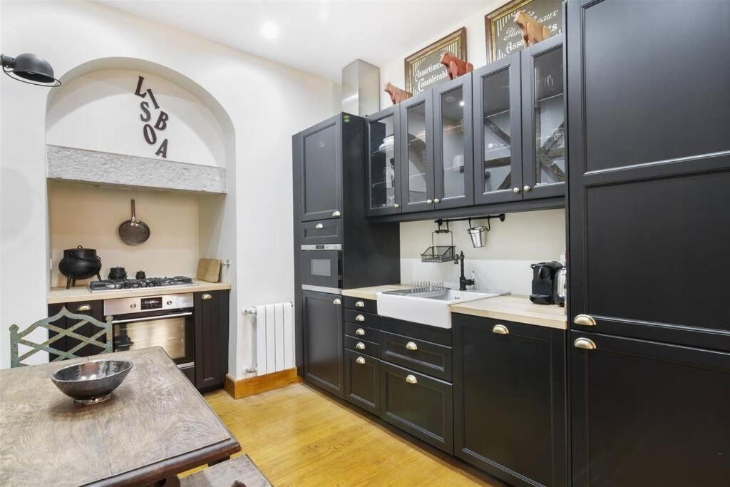 Classy 2BR in Principe Real w/ Heating view 4