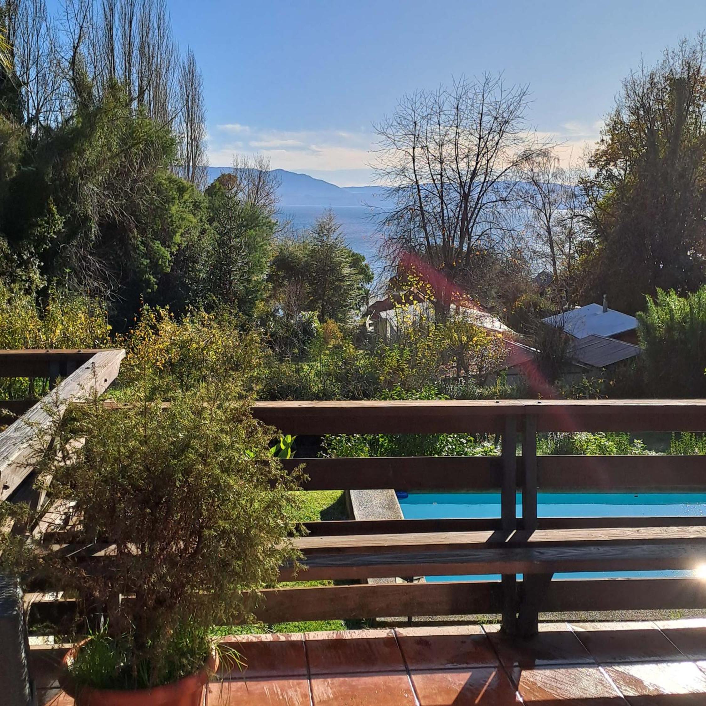 Cabaña amplia, piscina, vista y bajada al lago