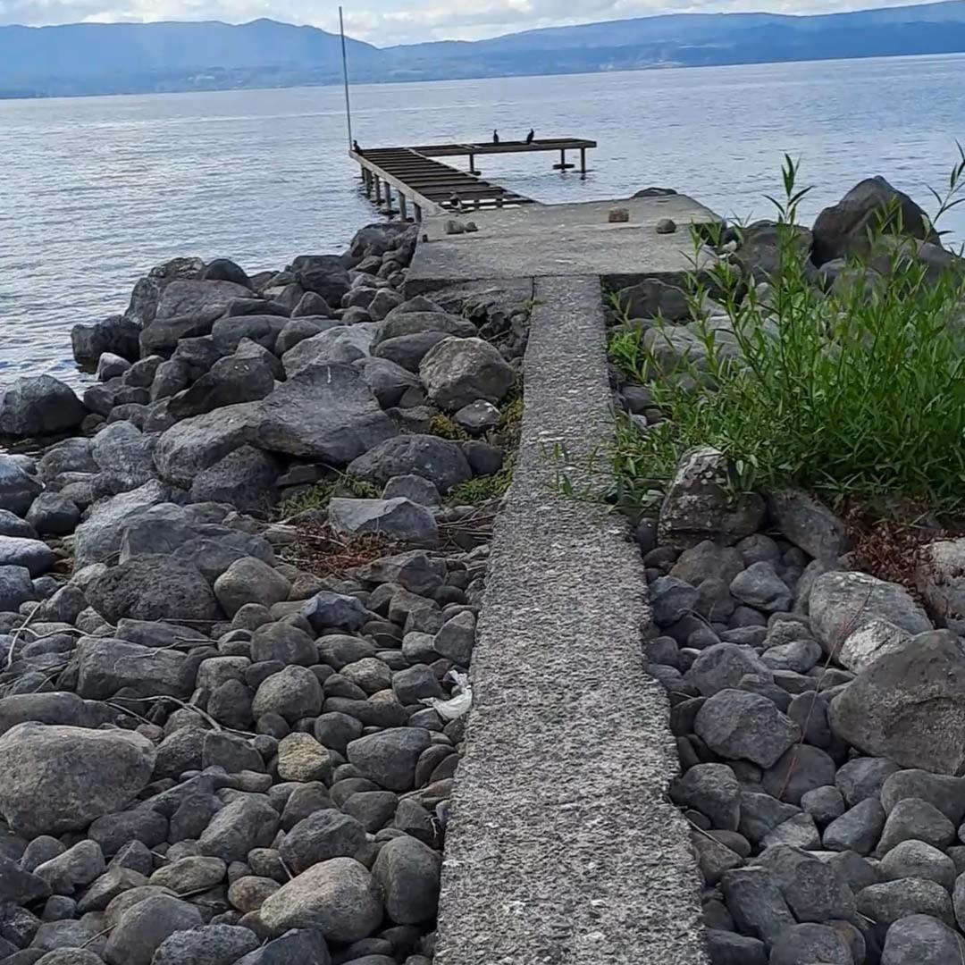 Cabaña amplia, piscina, vista y bajada al lago