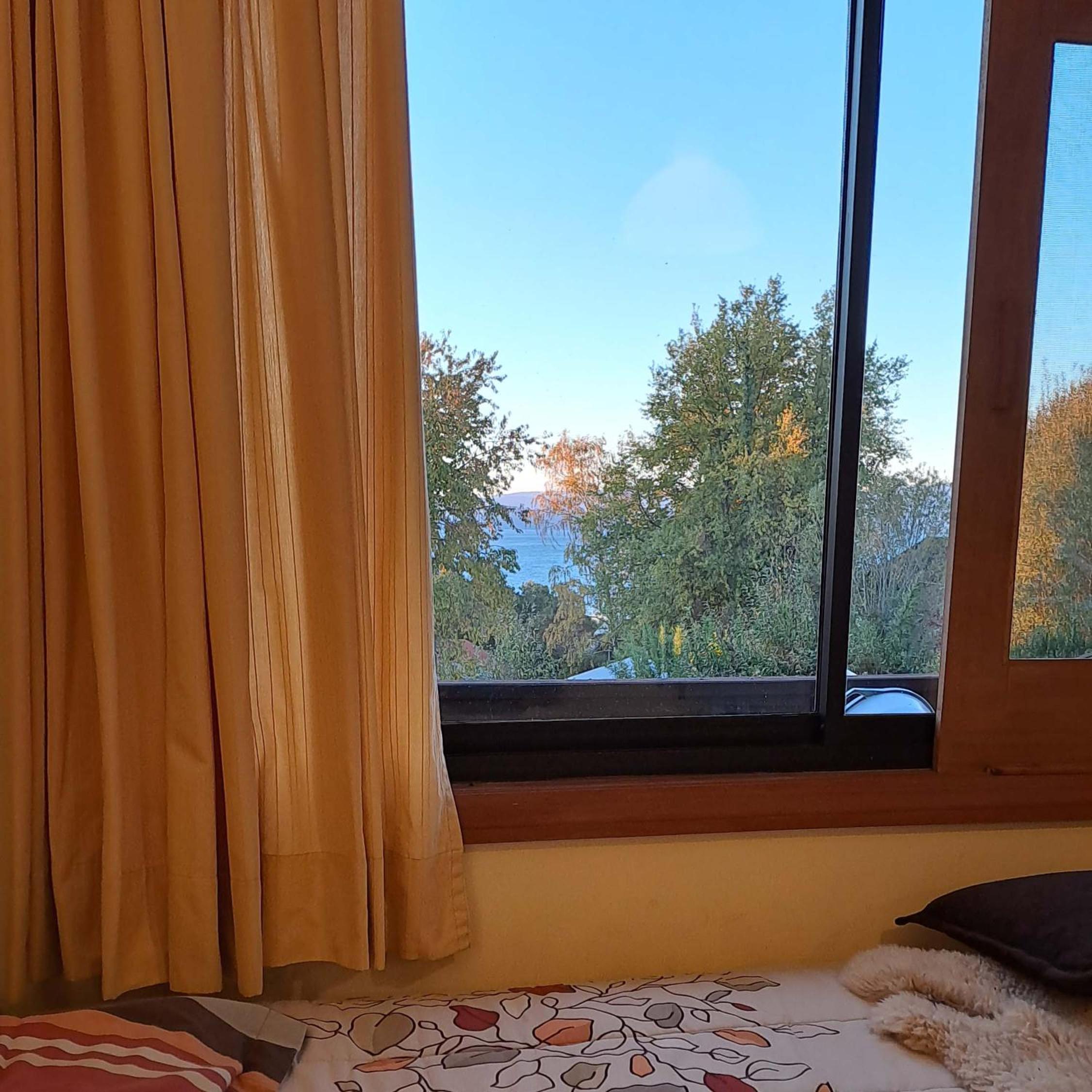 Cabaña amplia, piscina, vista y bajada al lago