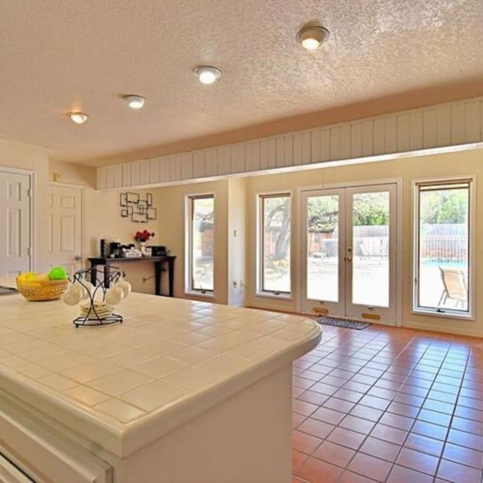Mansion on 5ac with pool and indoor court, 5bdr, sleeps 14 view 4