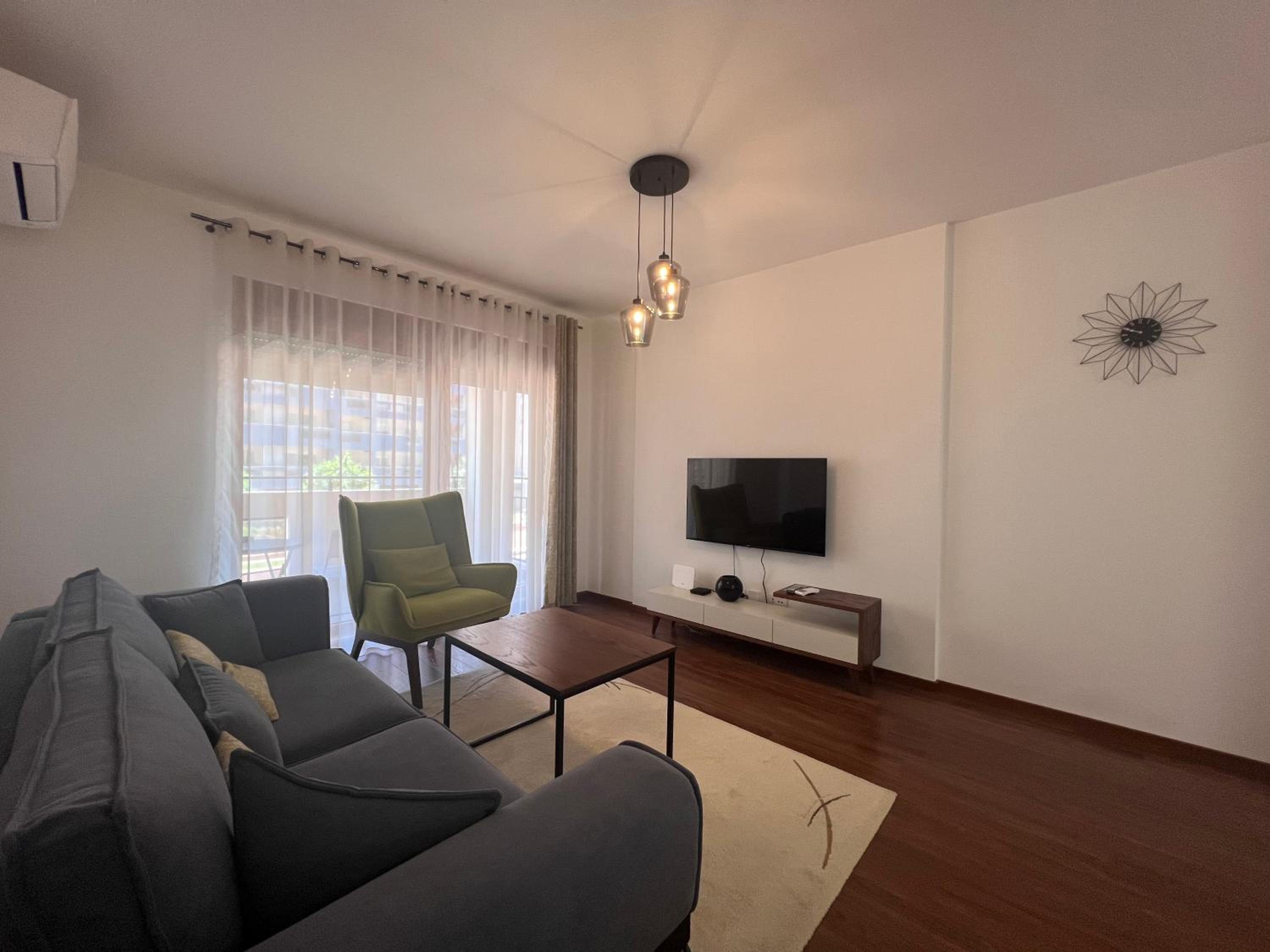 White Homes 1BR/APT•Master Quart photo 2