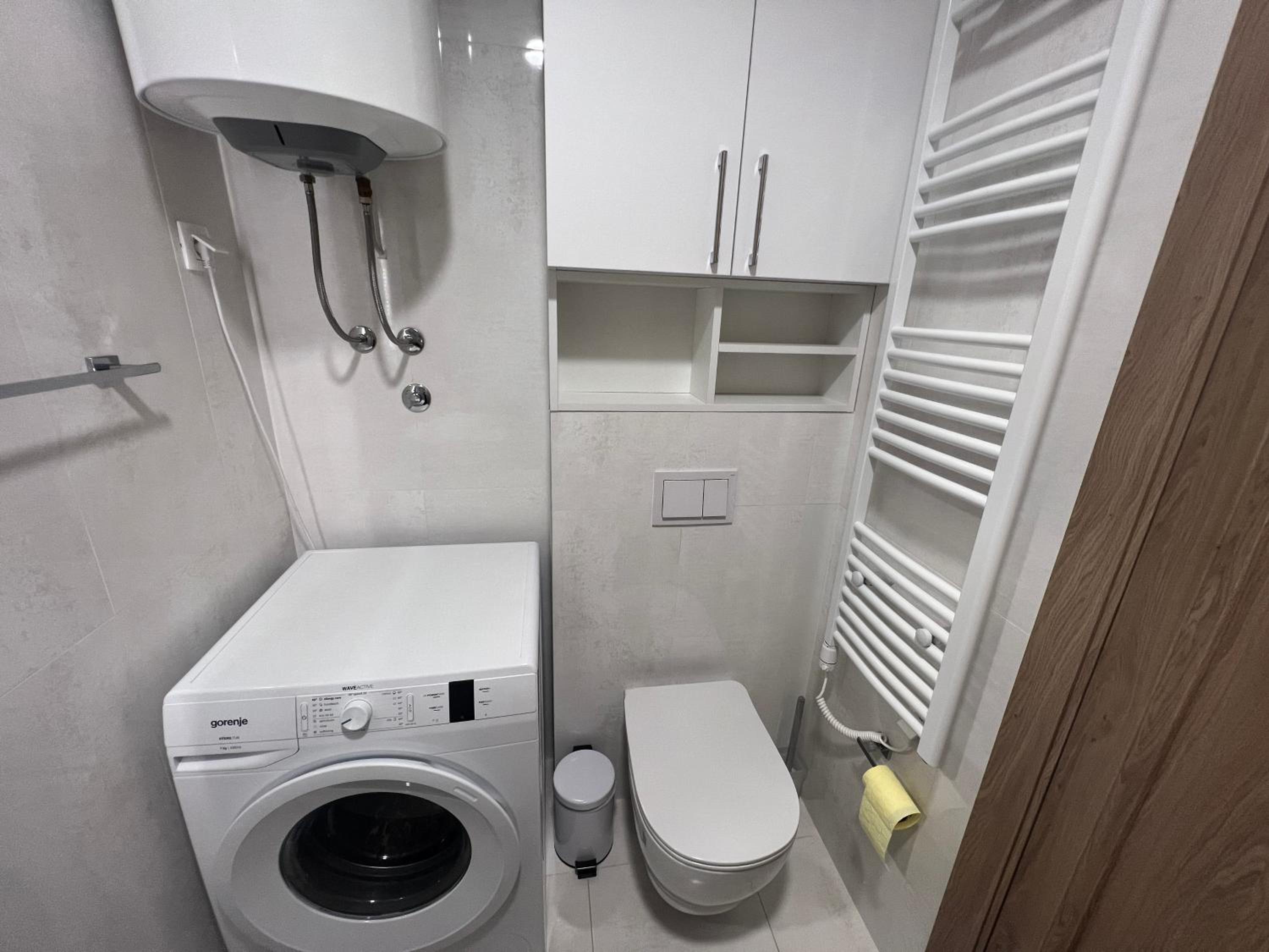 White Homes 1BR/APT•Master Quart