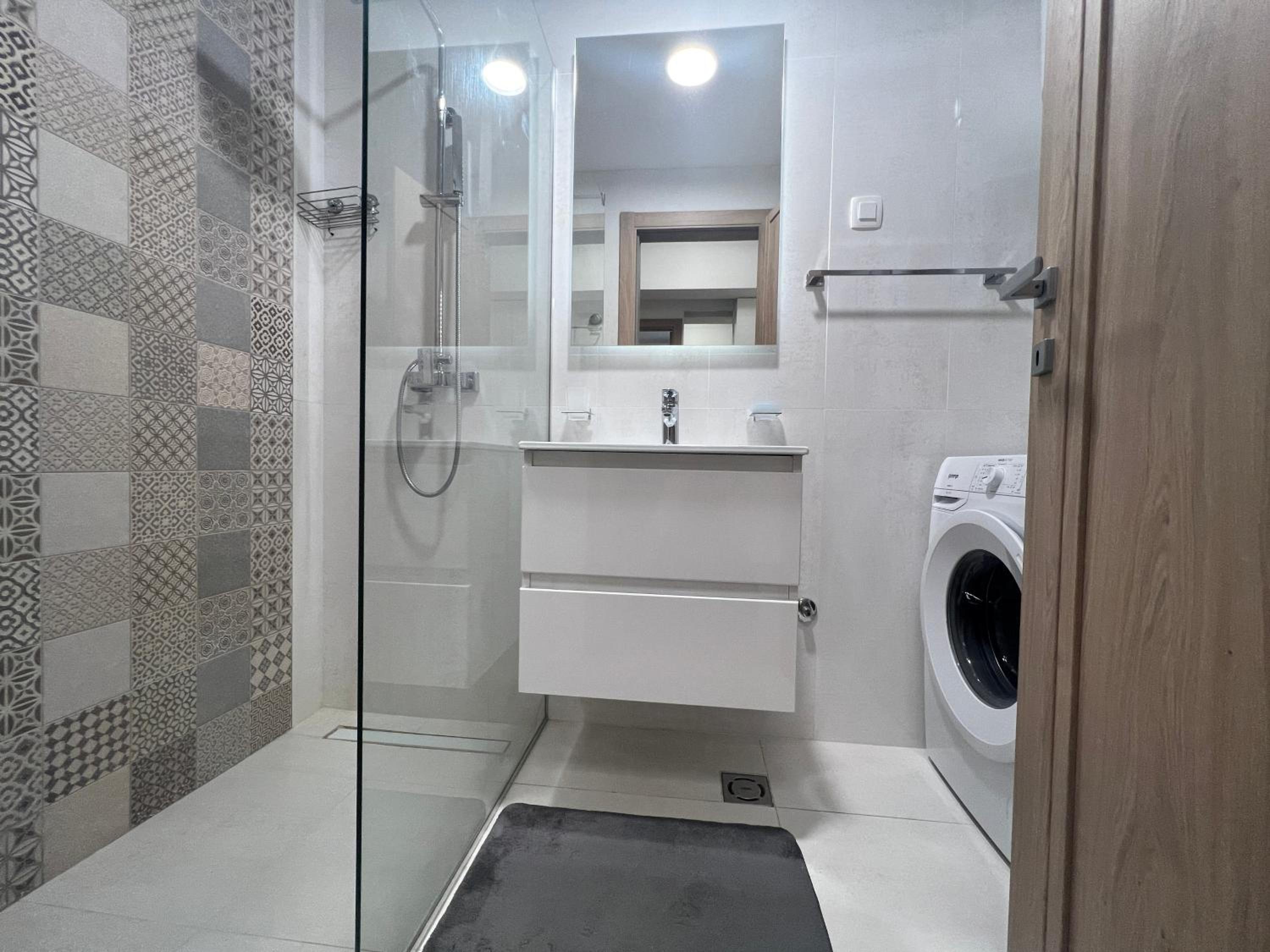 White Homes 1BR/APT•Master Quart