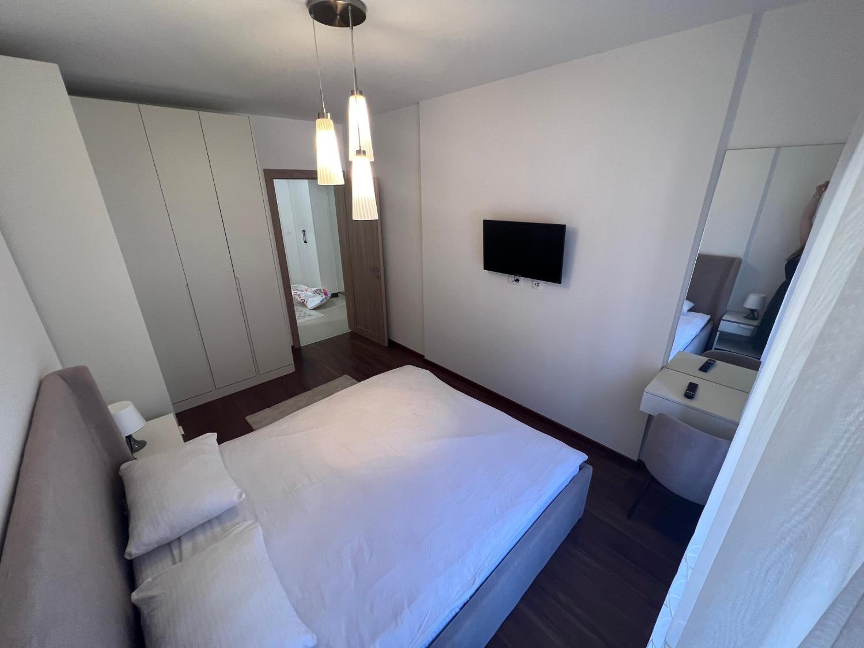White Homes 1BR/APT•Master Quart
