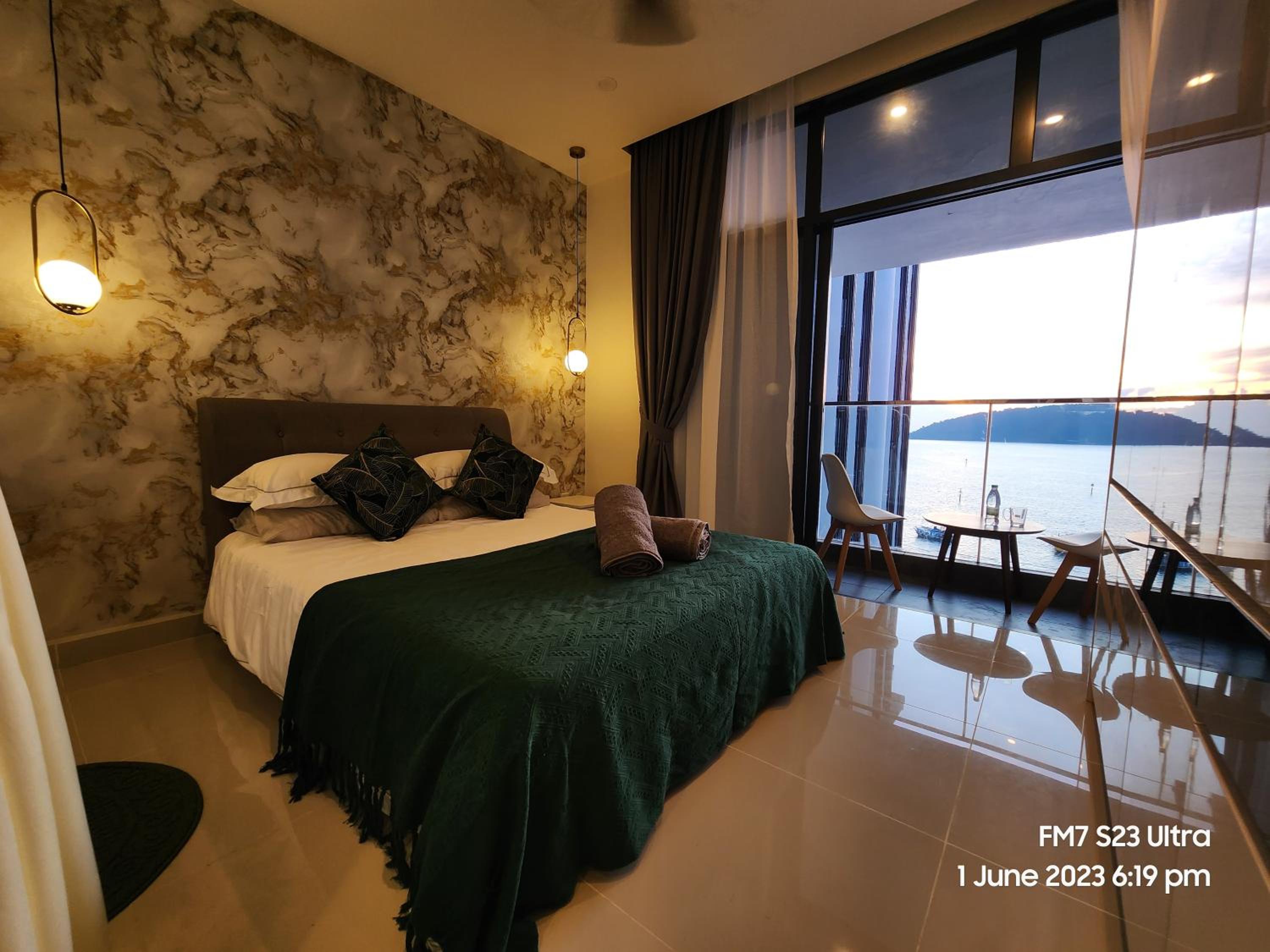 Hotel Seaview Luxury Suites at The Shore Kota Kinabalu - Image 1