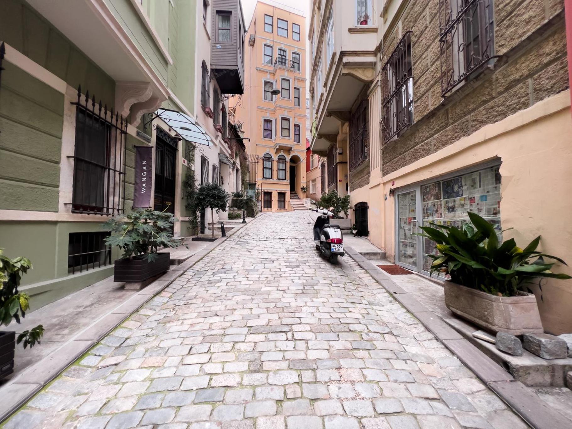 Homie Suites - Modern Apartments Nearby Istıklal Street & Galata Tower